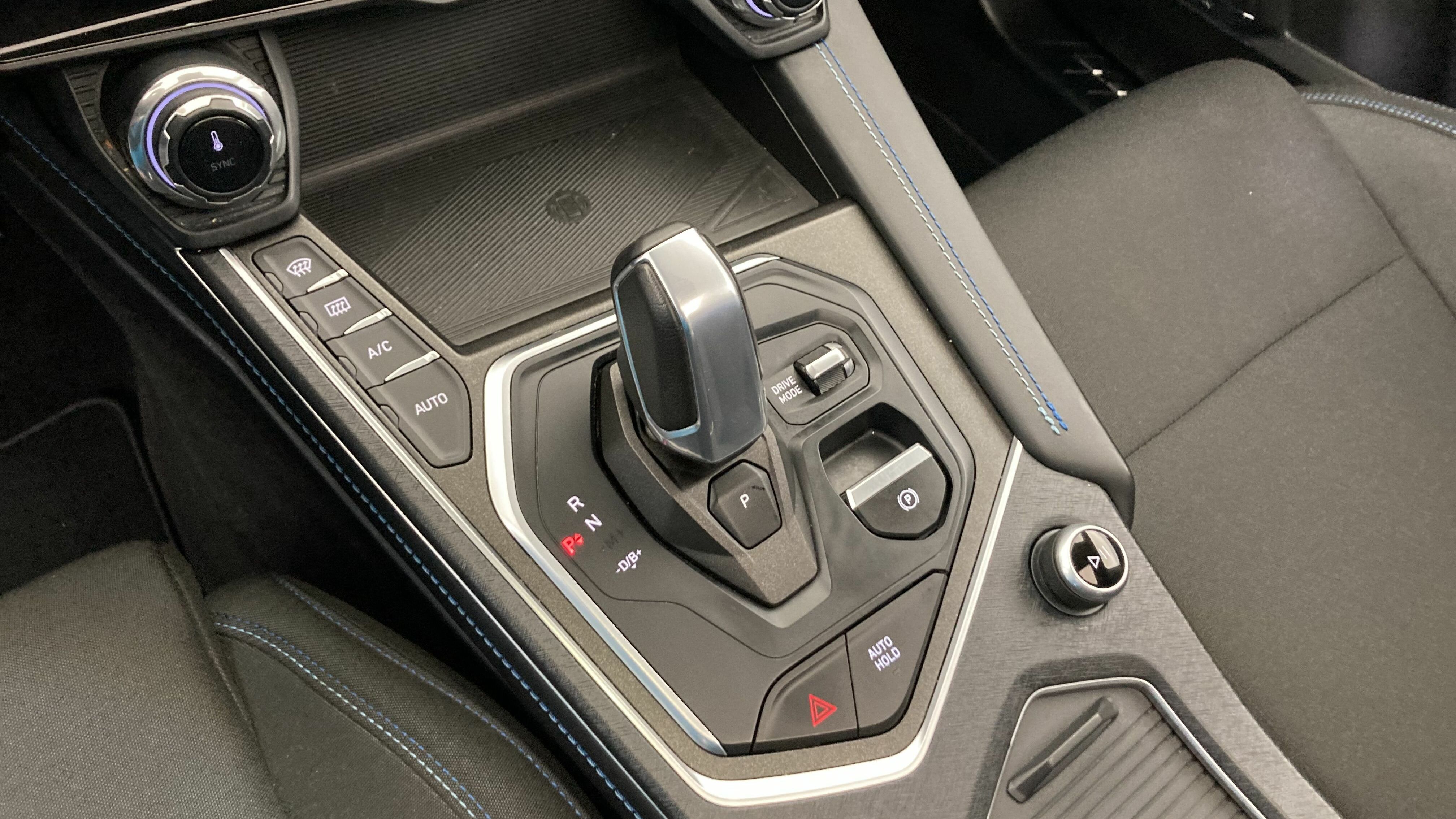 lynk&co 01 nv 1.5 PHEV 261 2022 blue 16