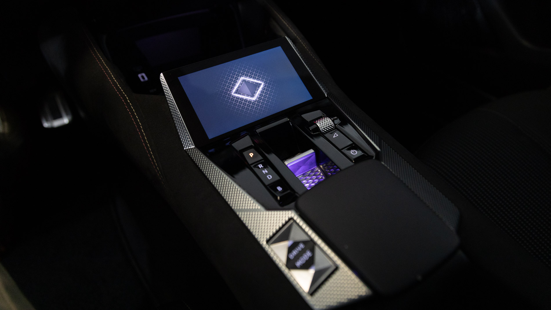 ds ds4 performance line + E-TENSE 225 CA 2023 crystal pearl 17