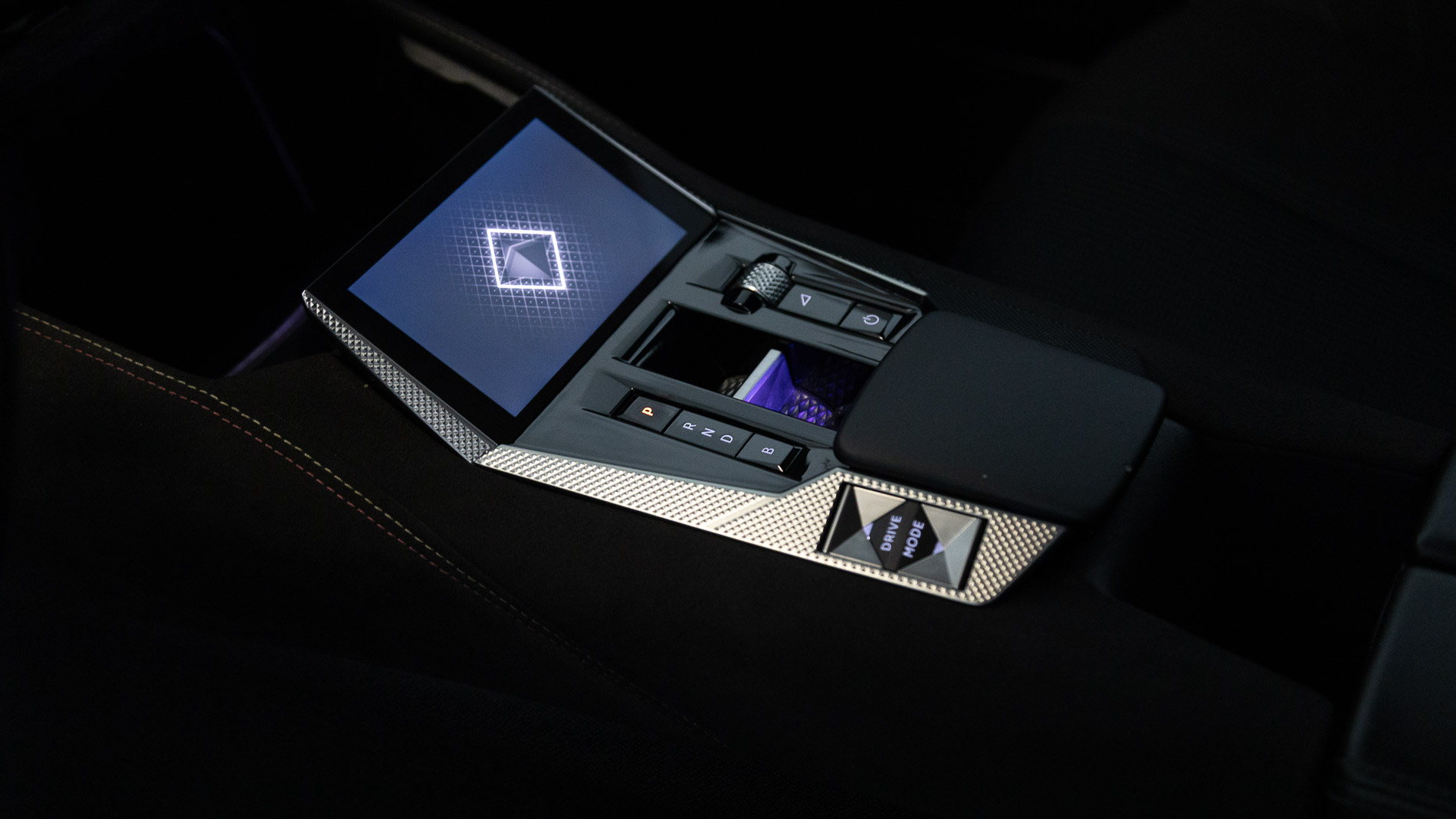 ds ds4 performance line + E-TENSE 225 CA 2023 crystal pearl 19