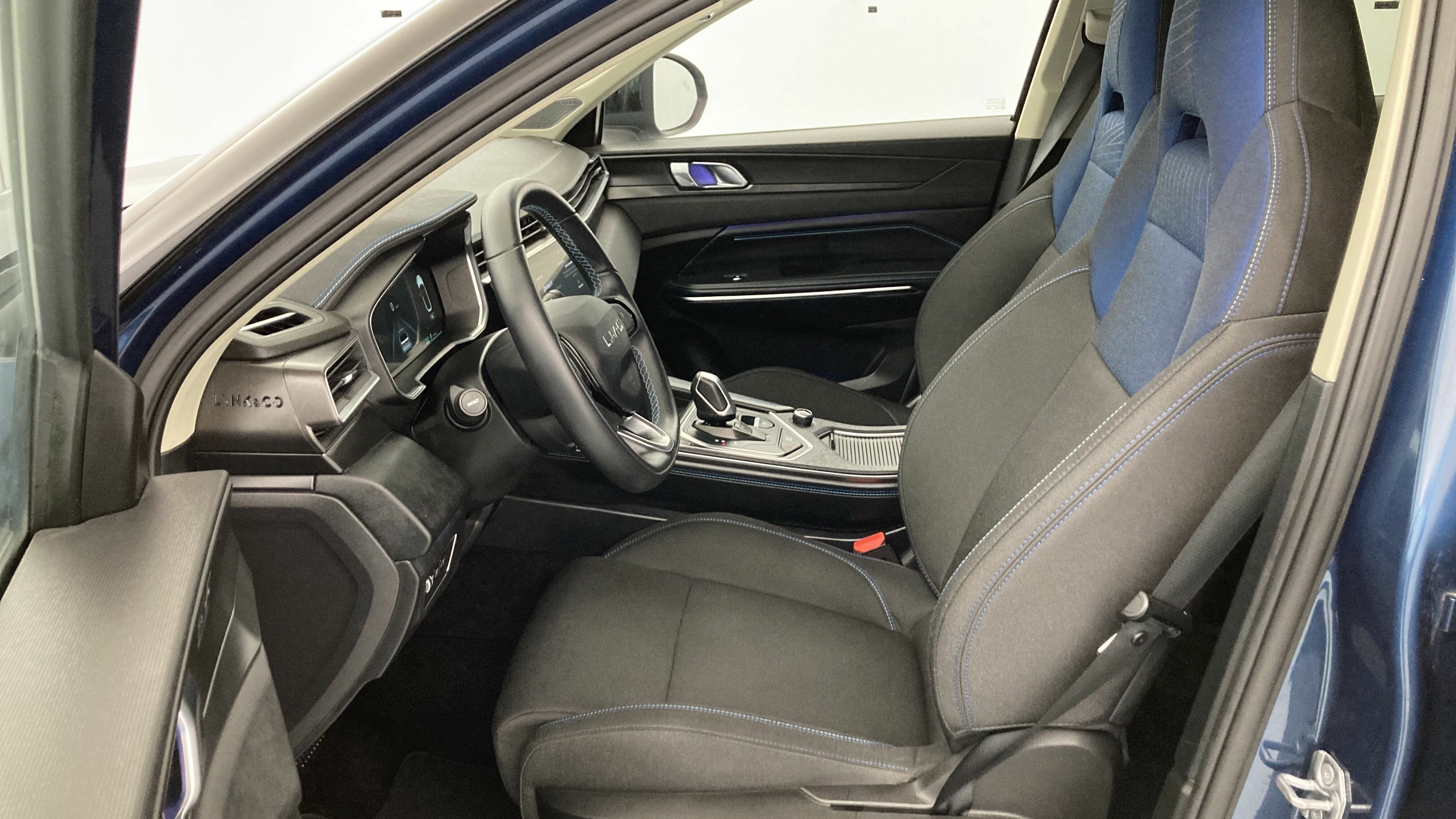 lynk&co 01 nv 1.5 PHEV 261 2022 blue 15