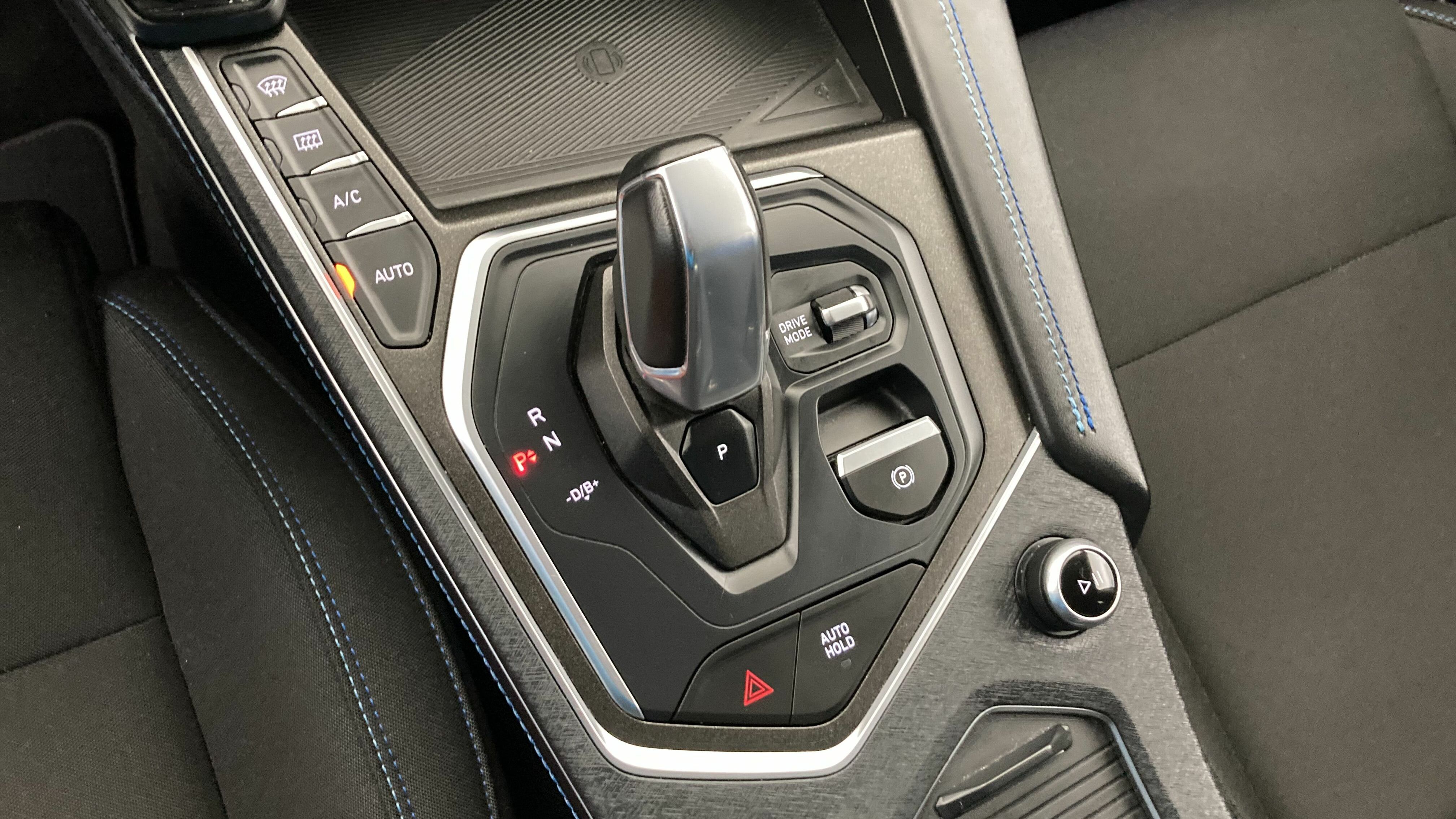 lynk&co 01 nv 1.5 PHEV 261 2022 blue 21