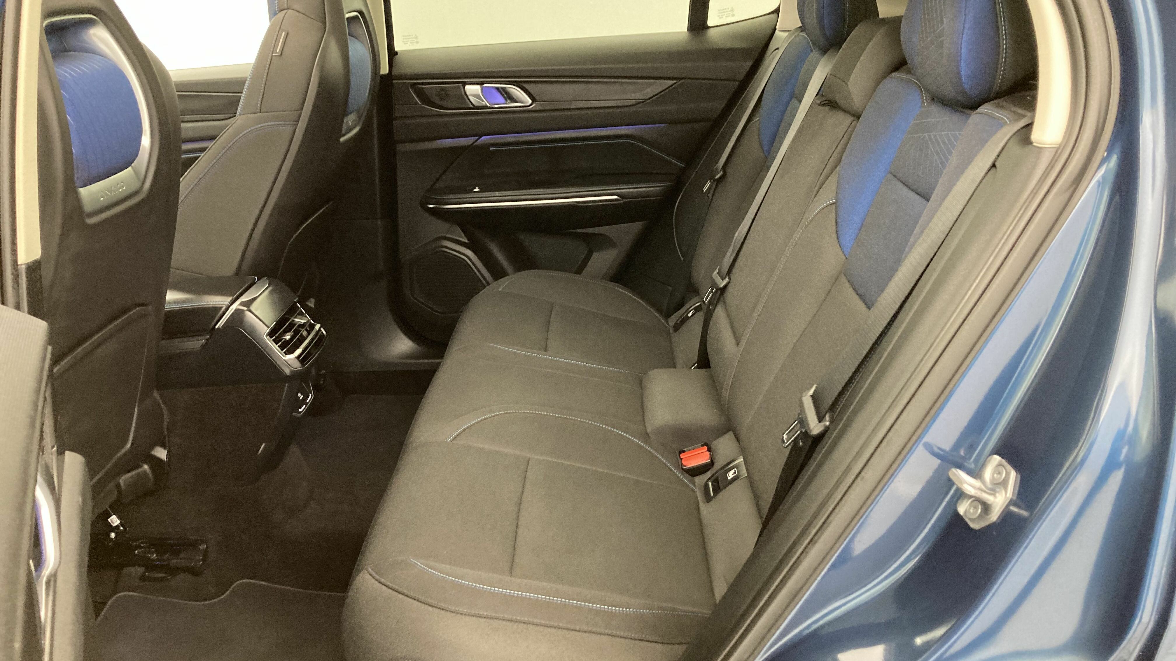 lynk&co 01 nv 1.5 PHEV 261 2022 blue 22