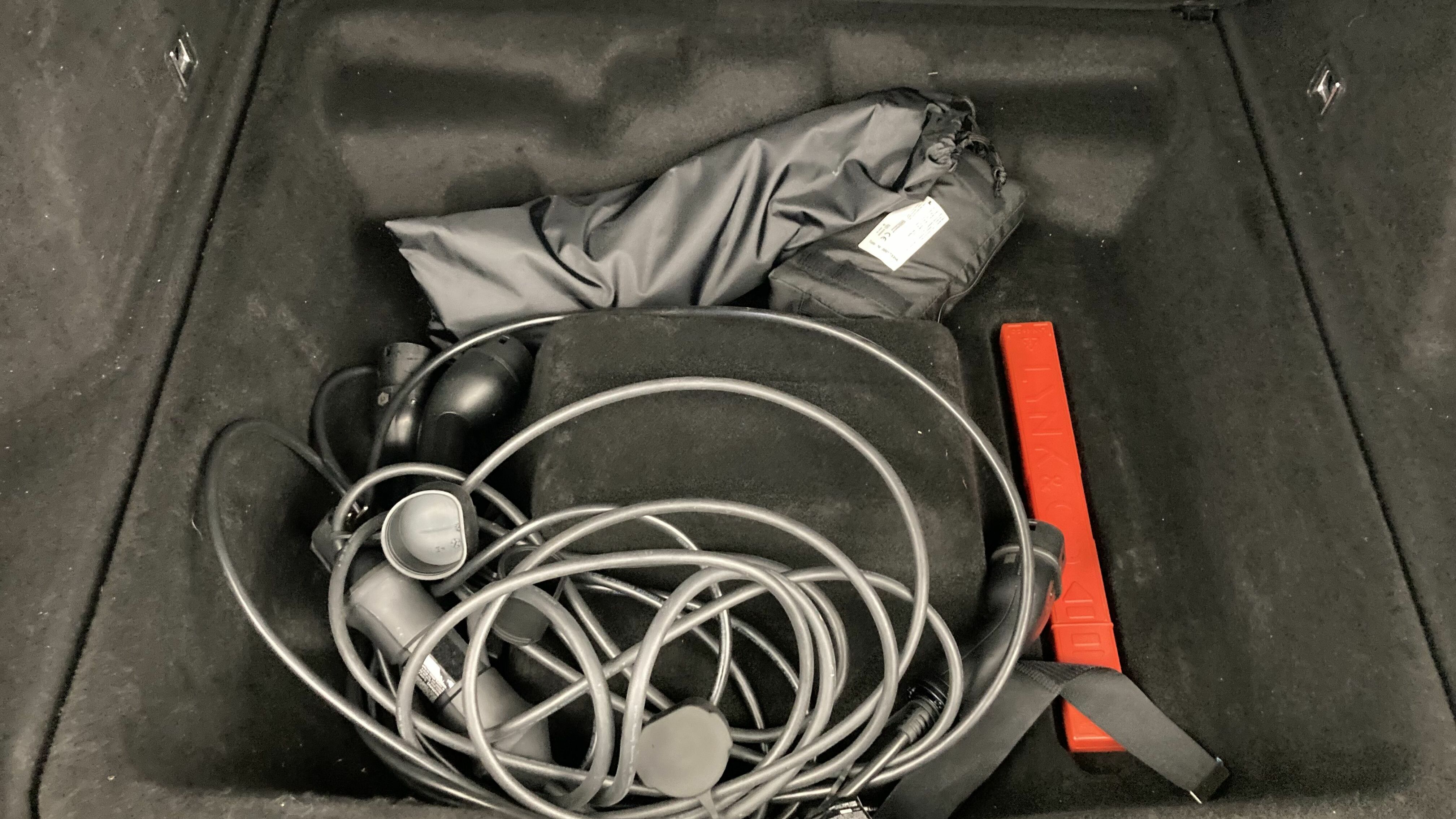 lynk&co 01 nv 1.5 PHEV 261 2022 blue 24