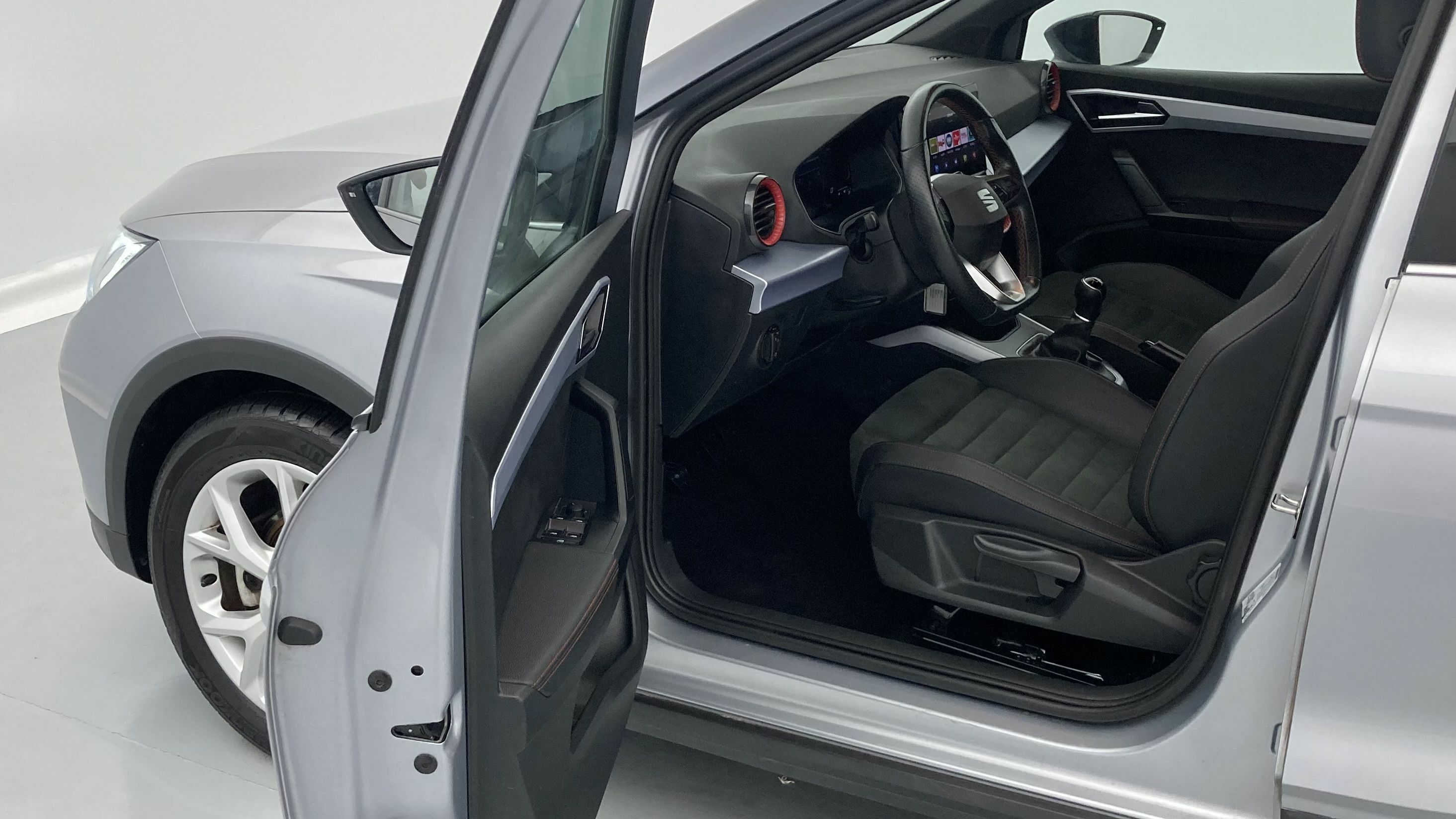 seat arona fr 1.0 TSI 110 2023 midnight schwarz metallic / magnetic grau metallic 13