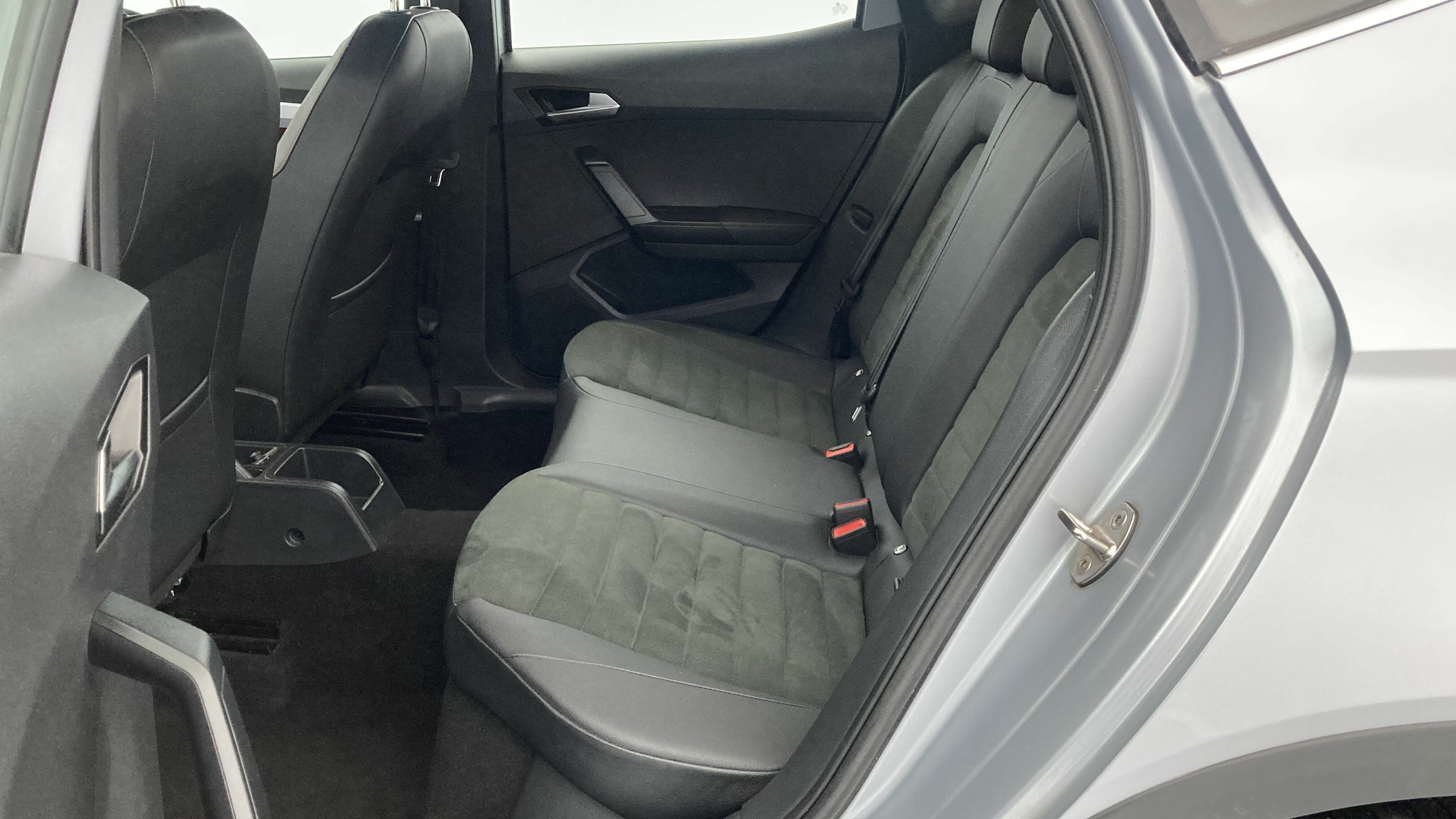 seat arona fr 1.0 TSI 110 2023 midnight schwarz metallic / magnetic grau metallic 21