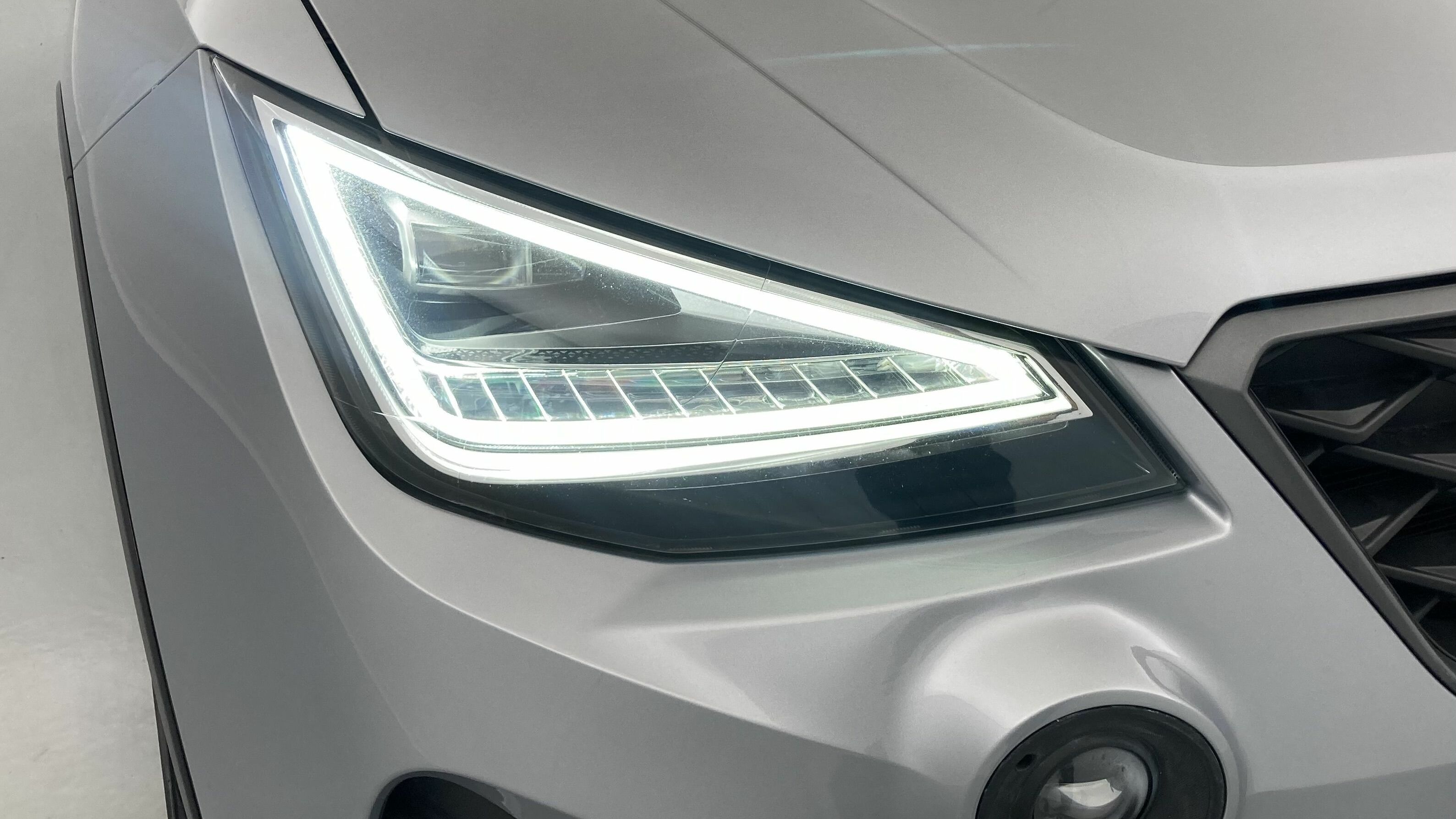 seat arona fr 1.0 TSI 110 2023 midnight schwarz metallic / magnetic grau metallic 29