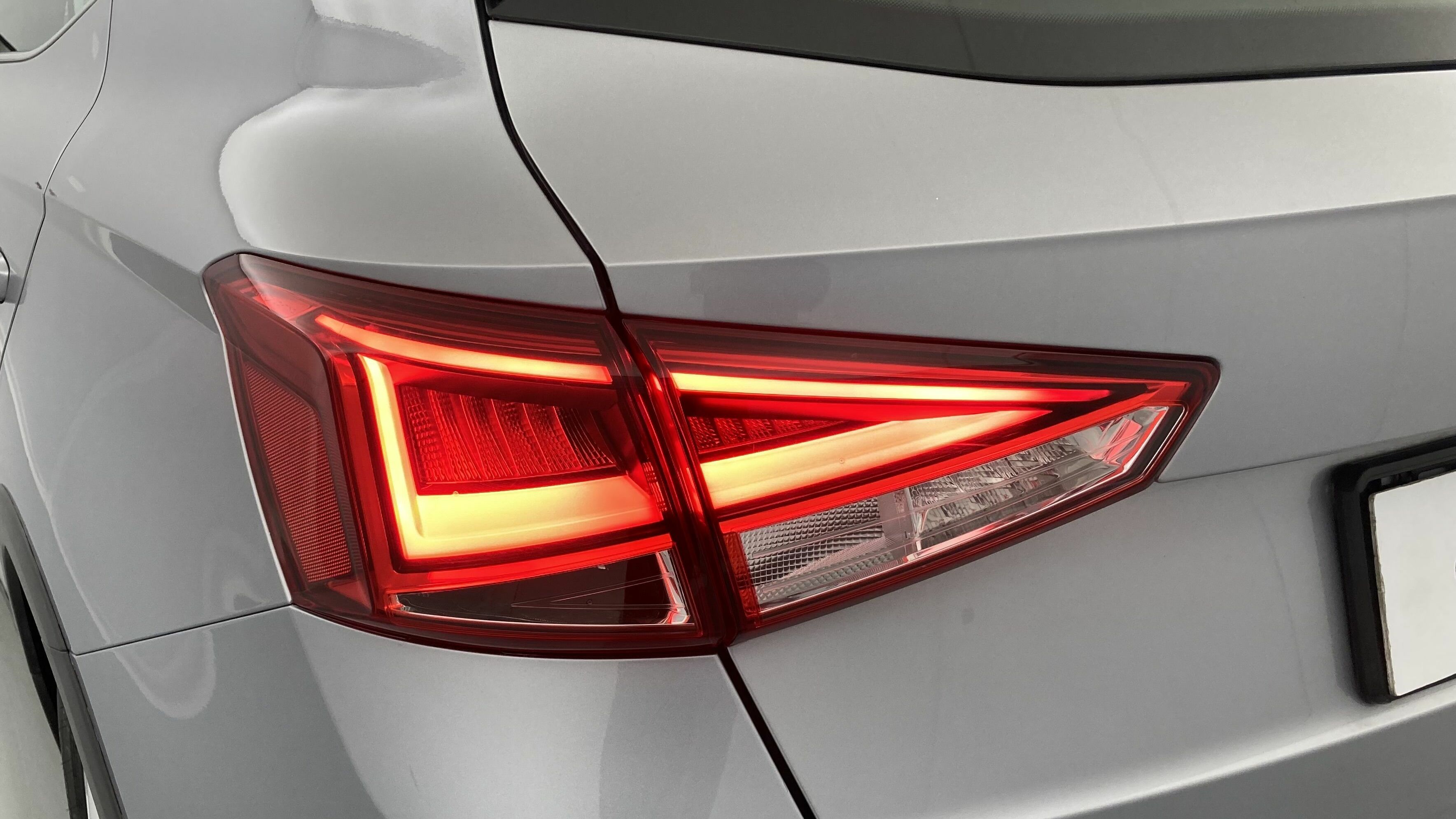 seat arona fr 1.0 TSI 110 2023 midnight schwarz metallic / magnetic grau metallic 30