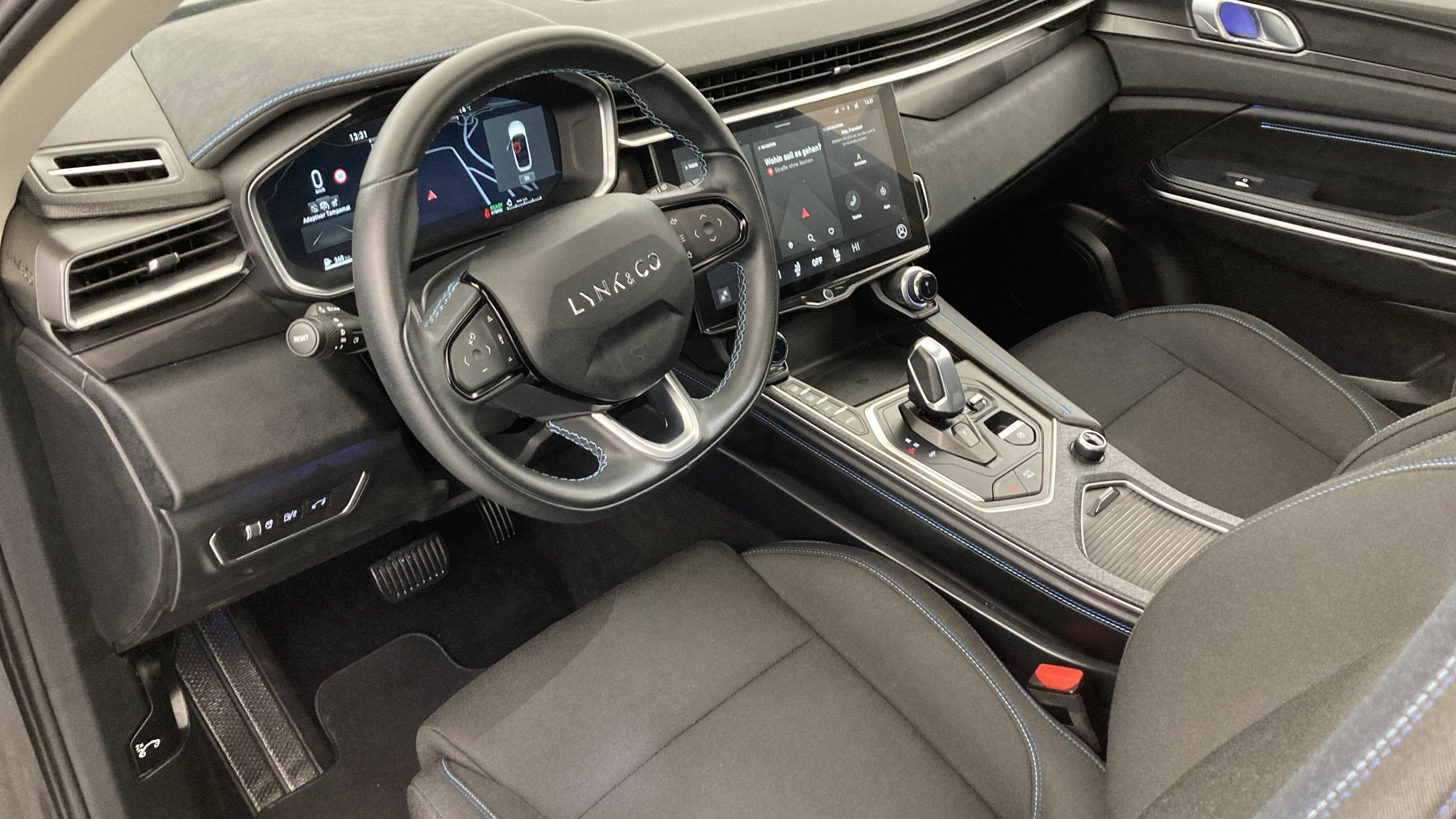 lynk&co 1 nv 1.5 PHEV 261 2022 black 16