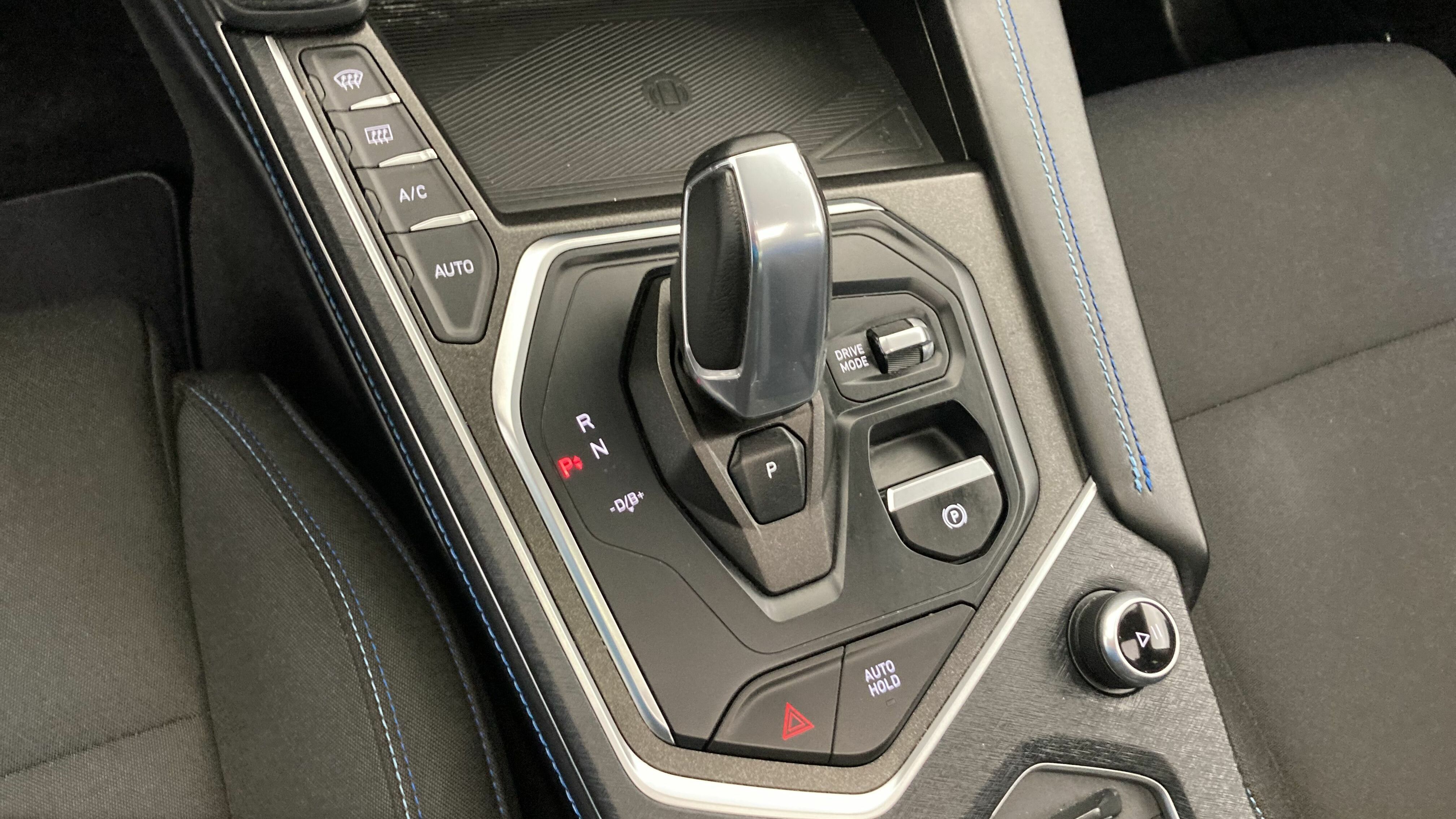 lynk&co 1 nv 1.5 PHEV 261 2022 black 21