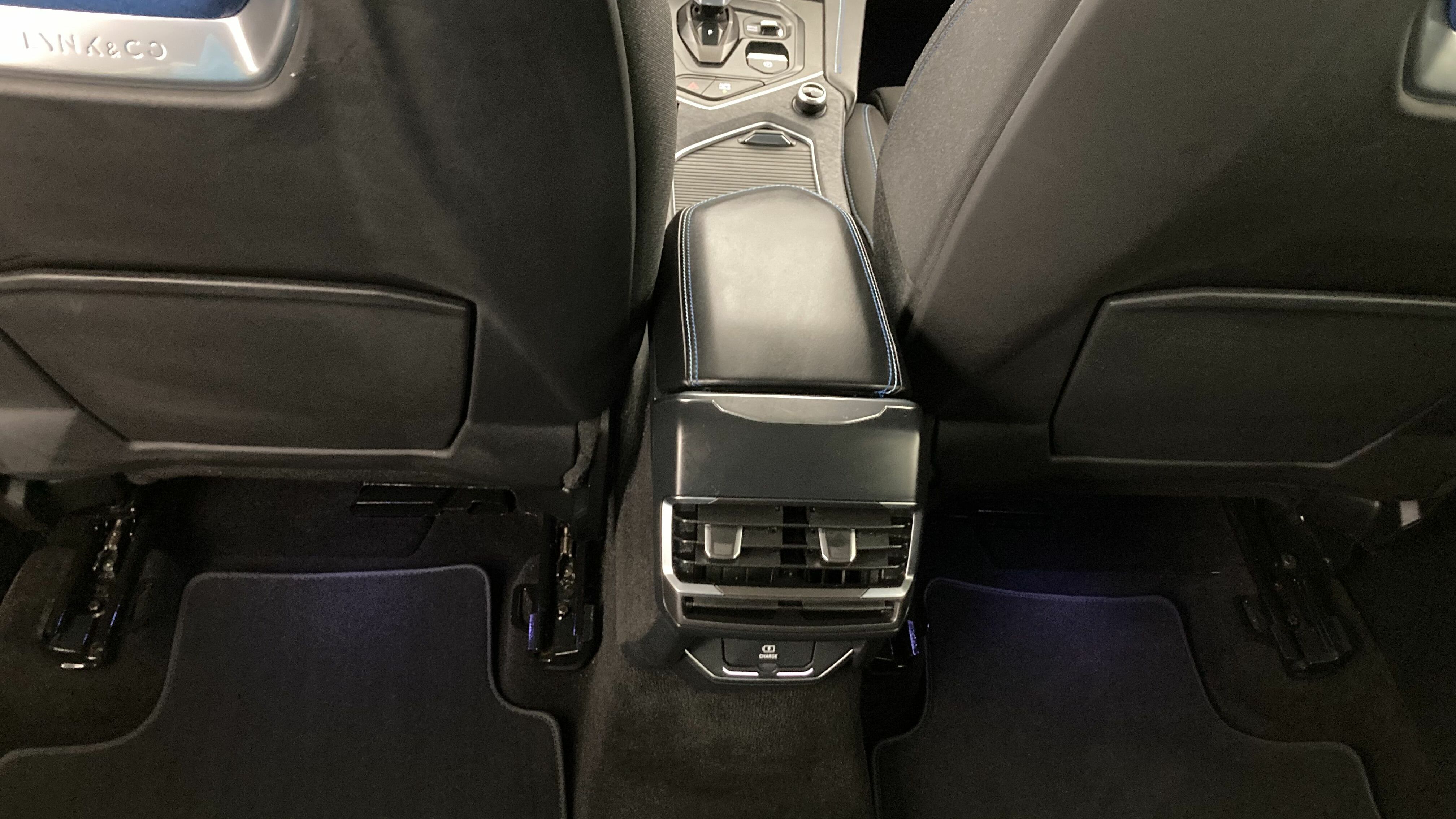 lynk&co 1 nv 1.5 PHEV 261 2022 black 23