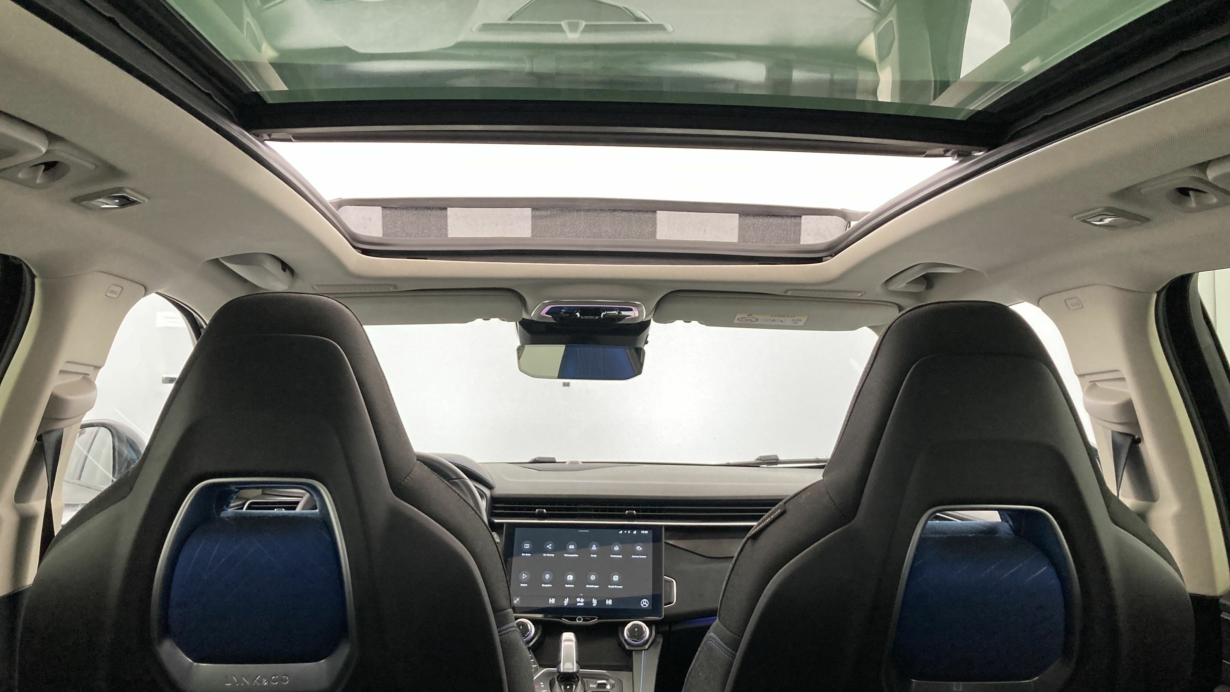 lynk&co 1 nv 1.5 PHEV 261 2022 black 33