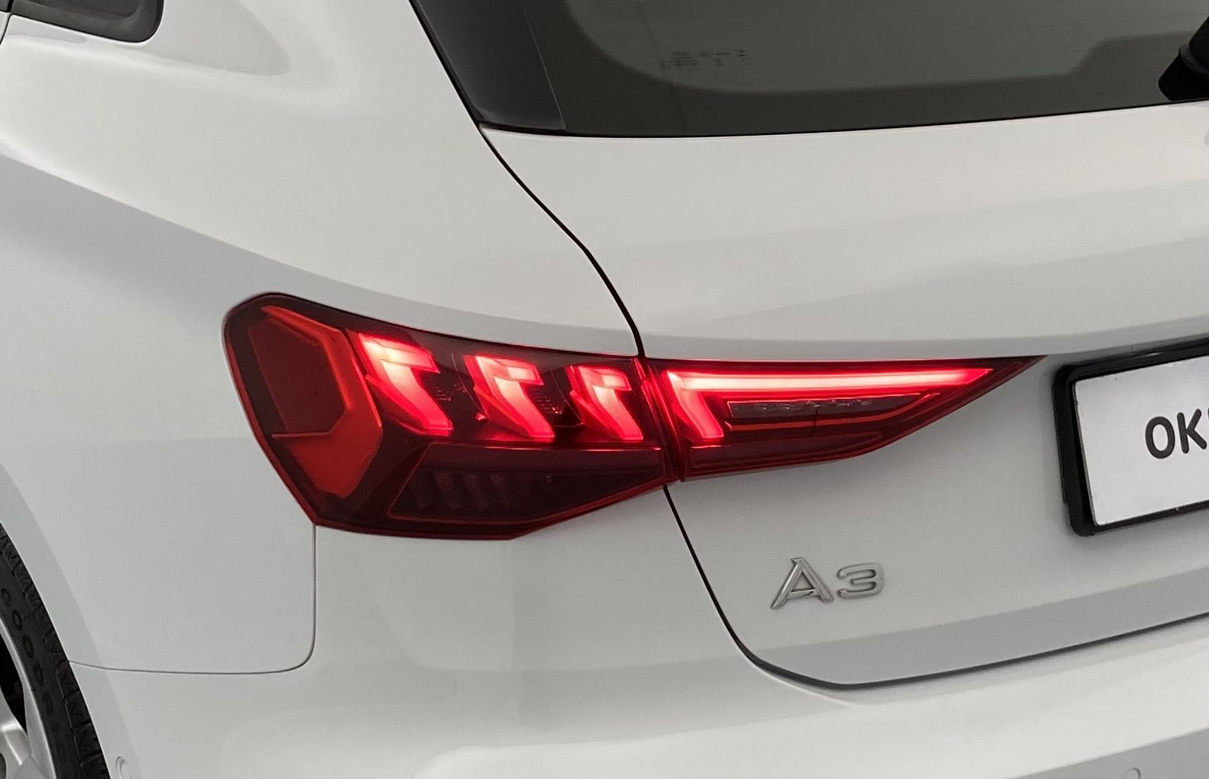 audi a3 sportback s line 35 TFSI 150 STRONIC 2023 gletscherweiss metallic 14