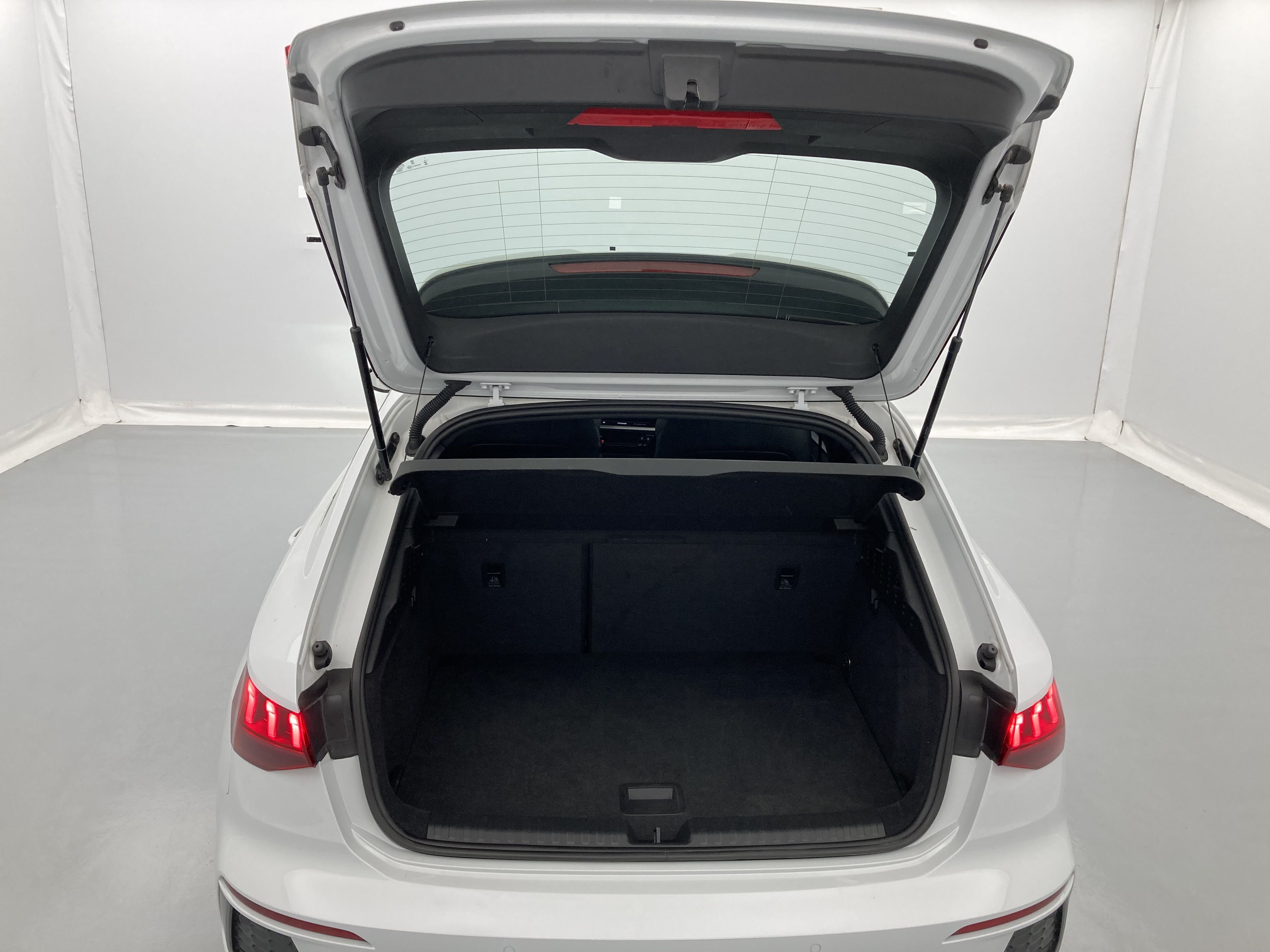 audi a3 sportback s line 35 TFSI 150 STRONIC 2023 gletscherweiss metallic 21