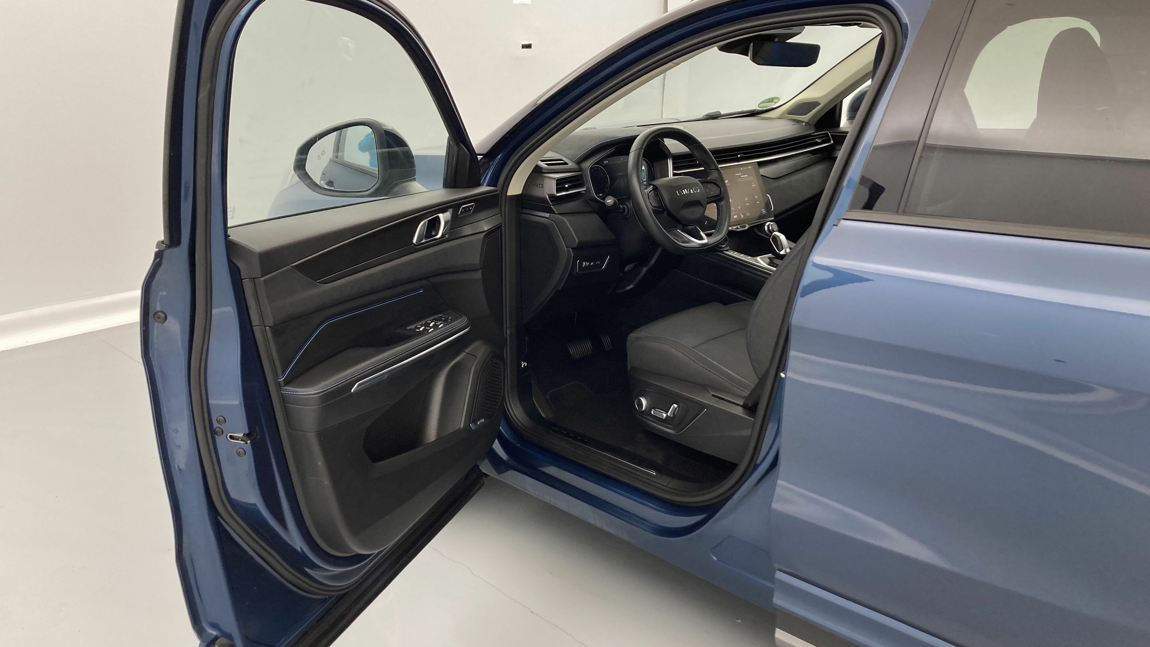 lynk&co 01 nv 1.5 PHEV 261 2022 blue 11