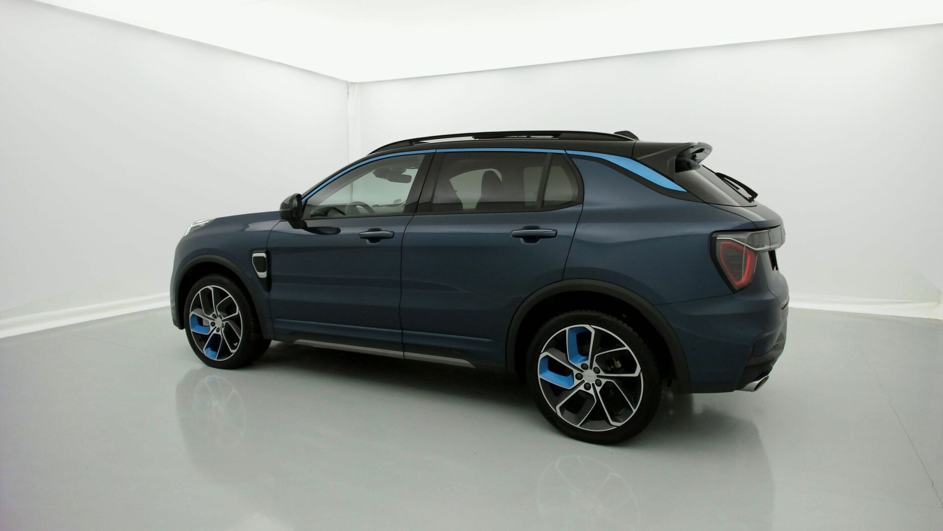 lynk&co 01 nv 1.5 PHEV 261 2022 blue 4