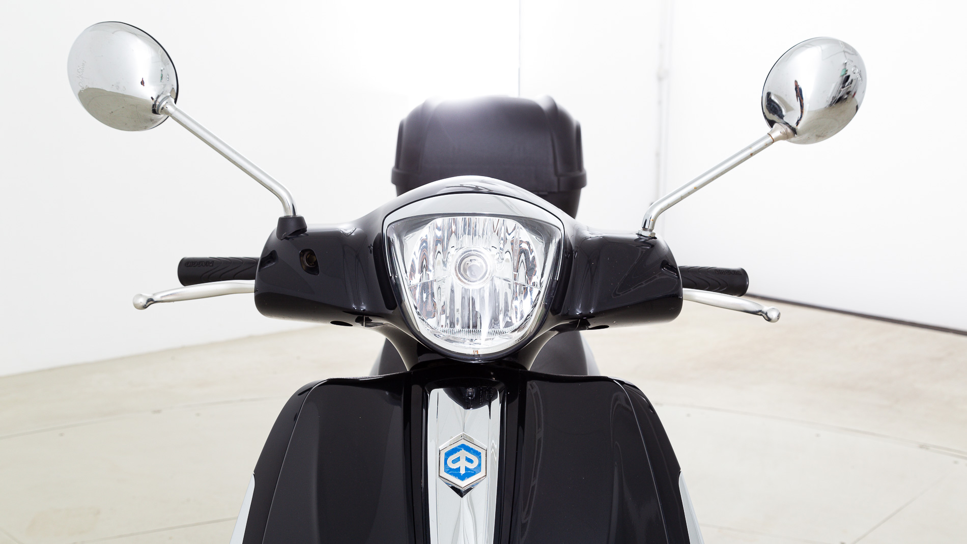 piaggio liberty nv 125CC 2022 negro 15