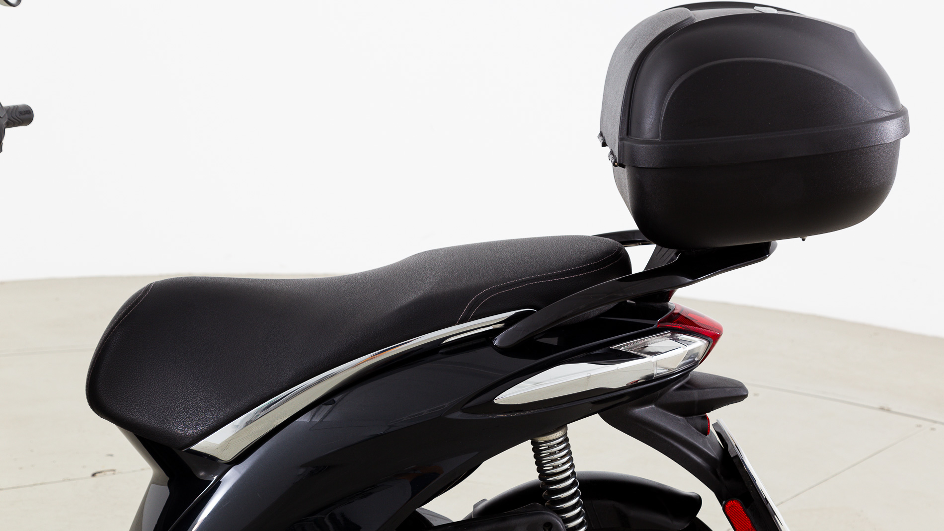 piaggio liberty nv 125CC 2022 negro 17