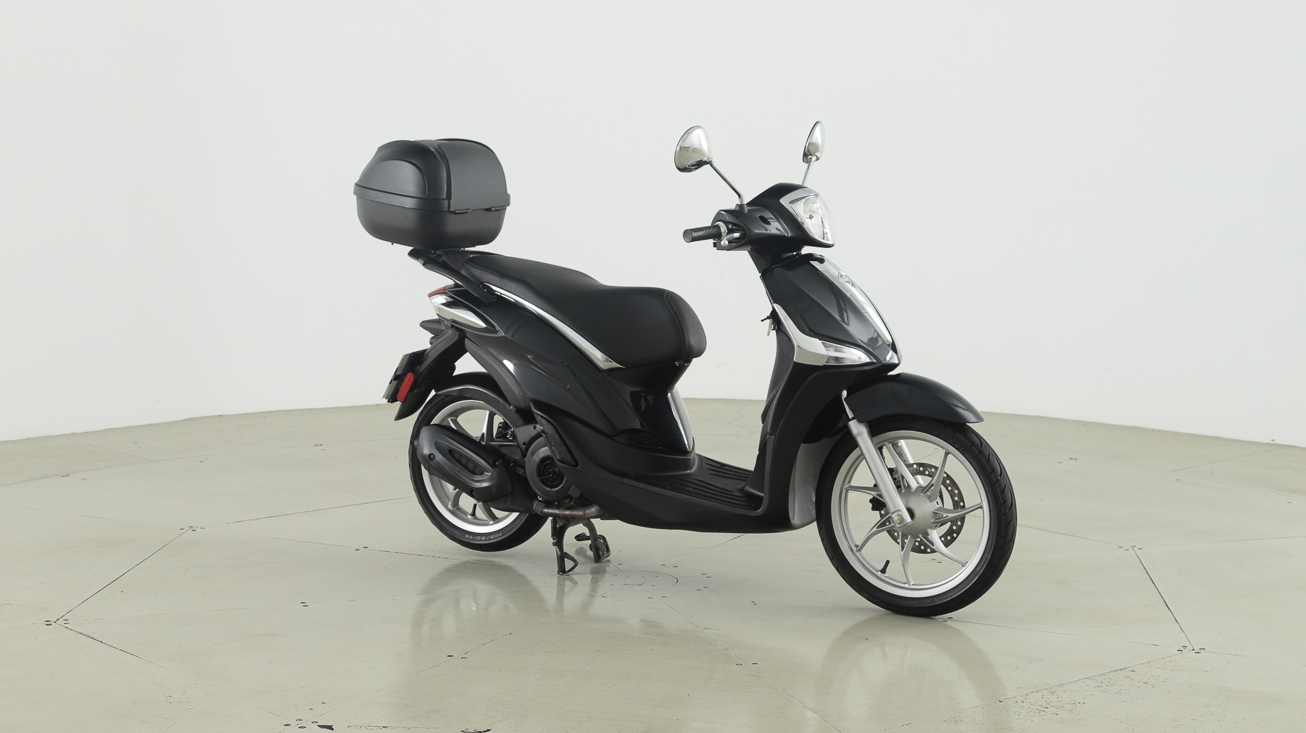 piaggio liberty nv 125CC 2022 negro 2