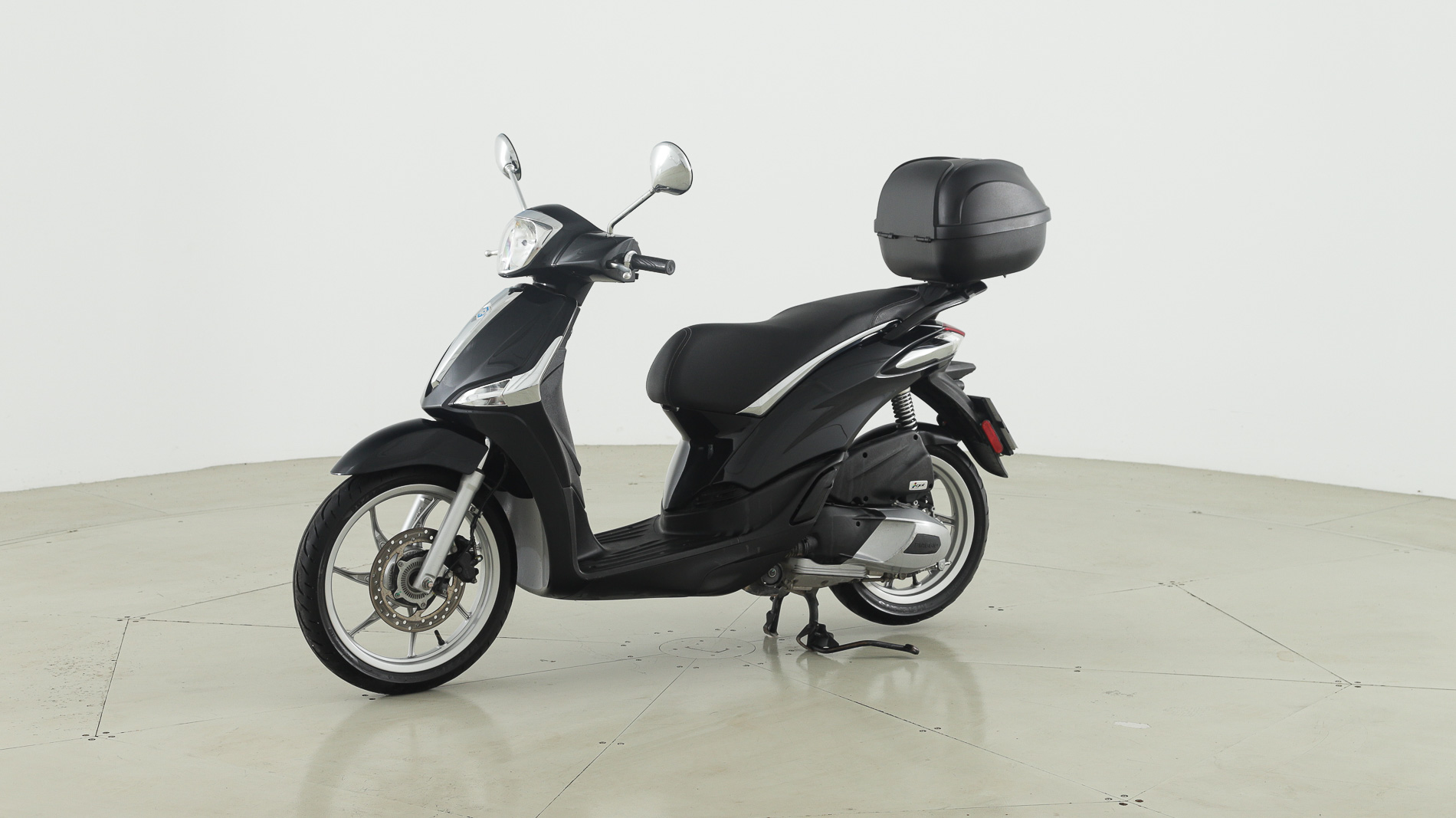 piaggio liberty nv 125CC 2022 negro 5