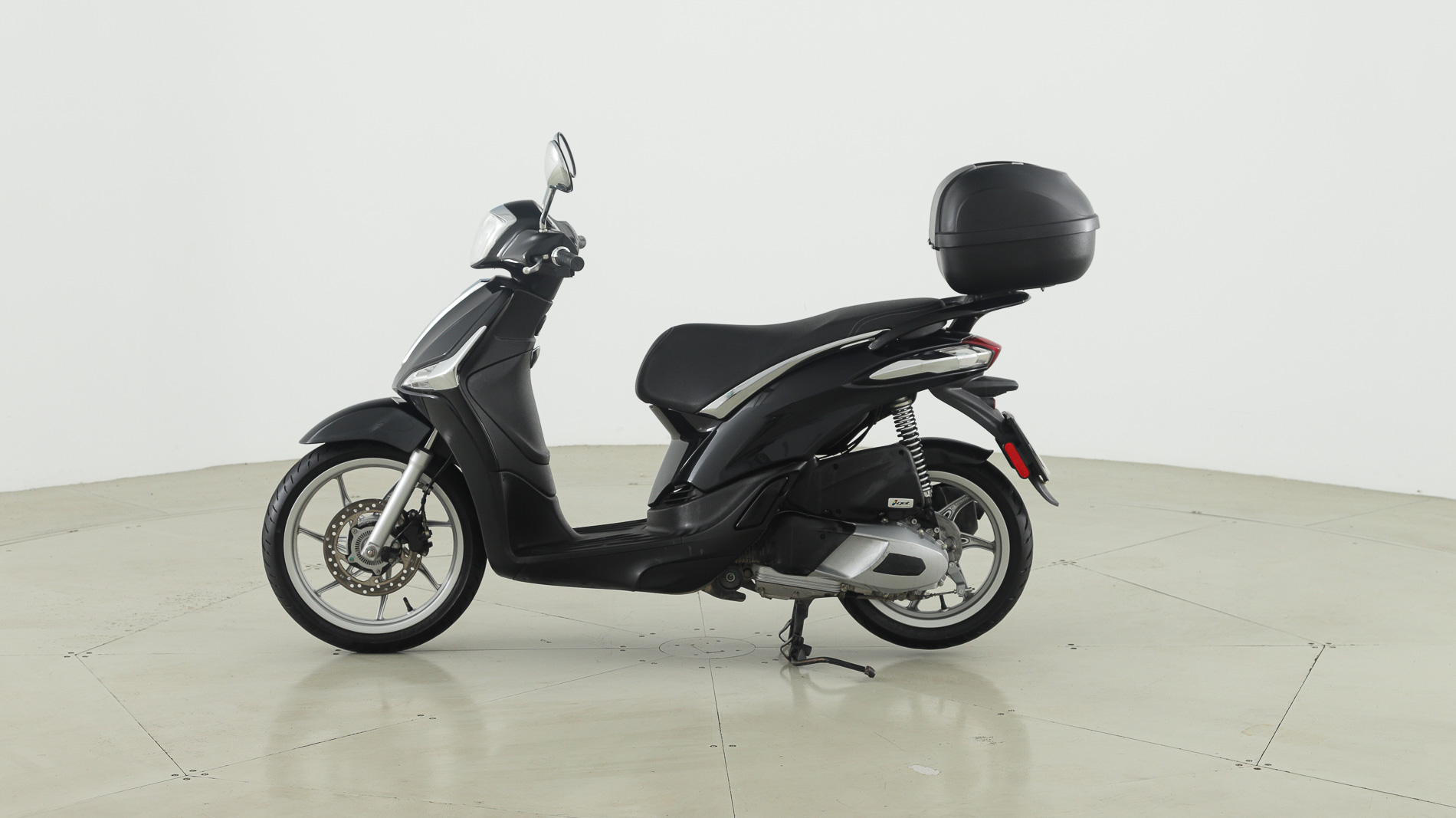 piaggio liberty nv 125CC 2022 negro 8