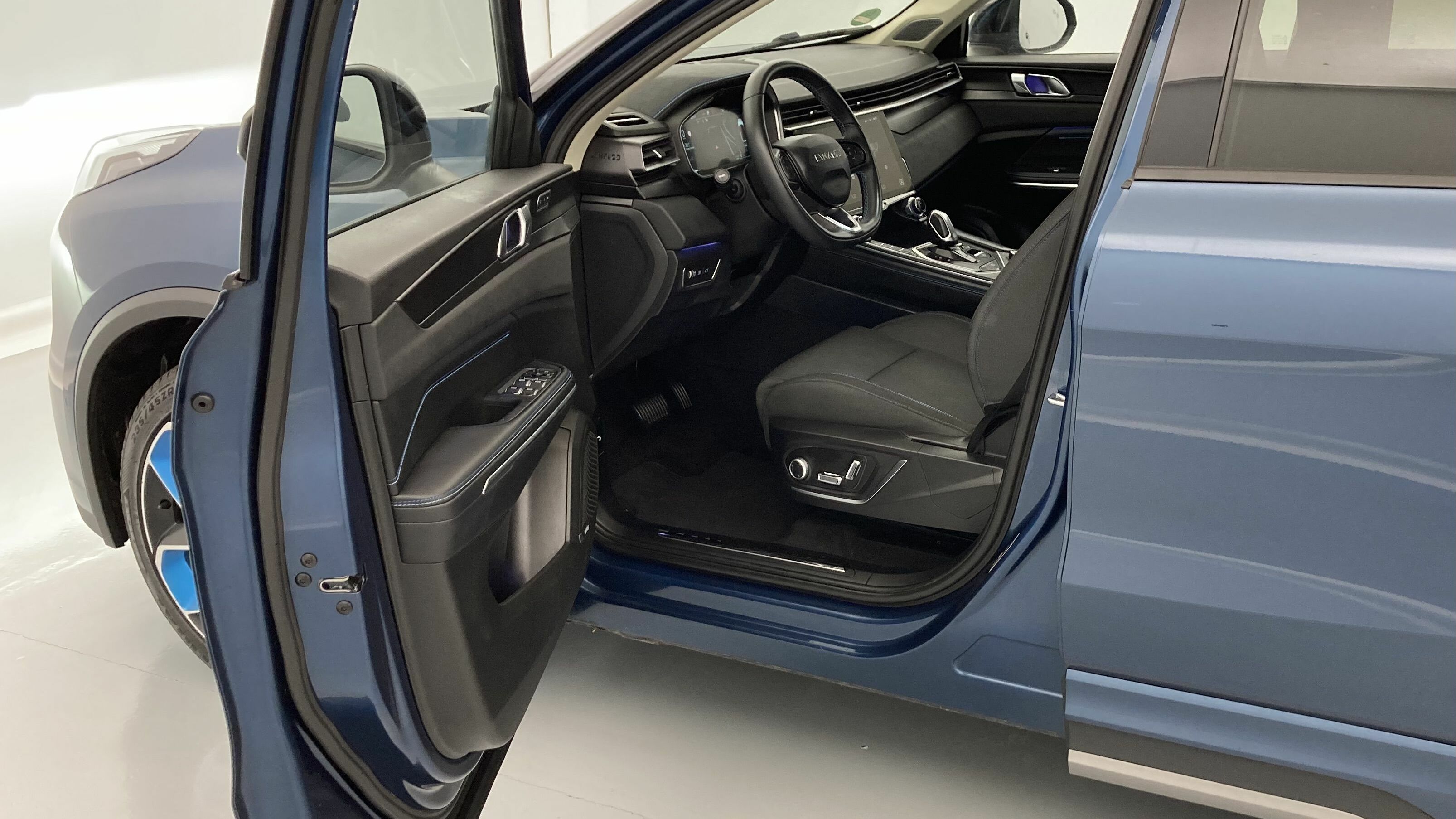 lynk&co 01 nv 1.5 PHEV 261 2022 blue 14