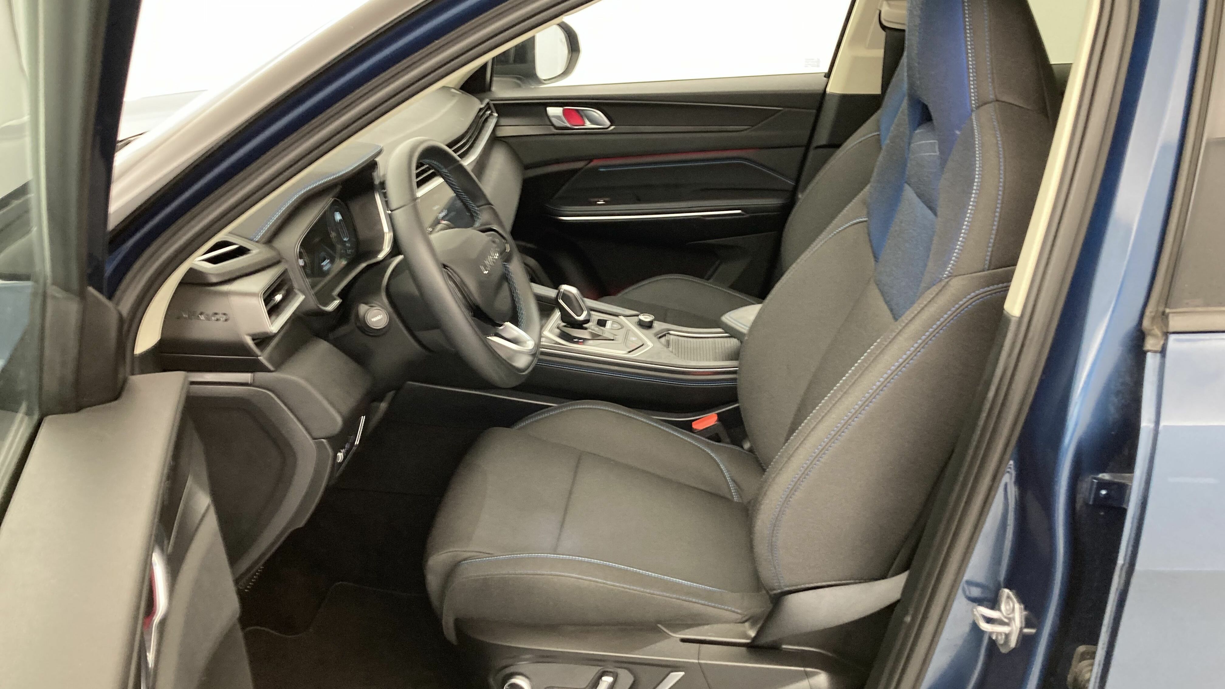 lynk&co 01 nv 1.5 PHEV 261 2022 blue 15