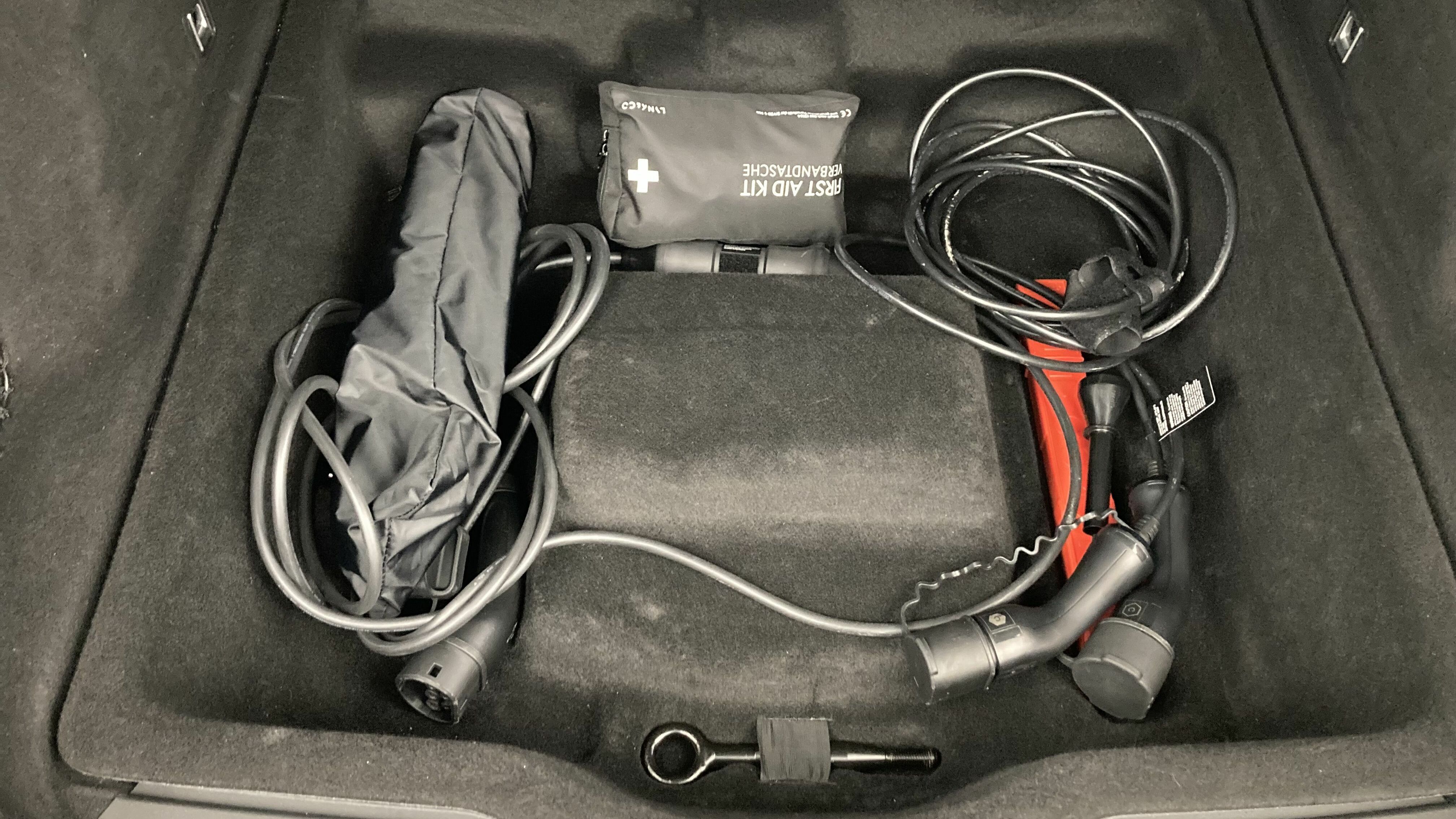 lynk&co 01 nv 1.5 PHEV 261 2022 blue 24