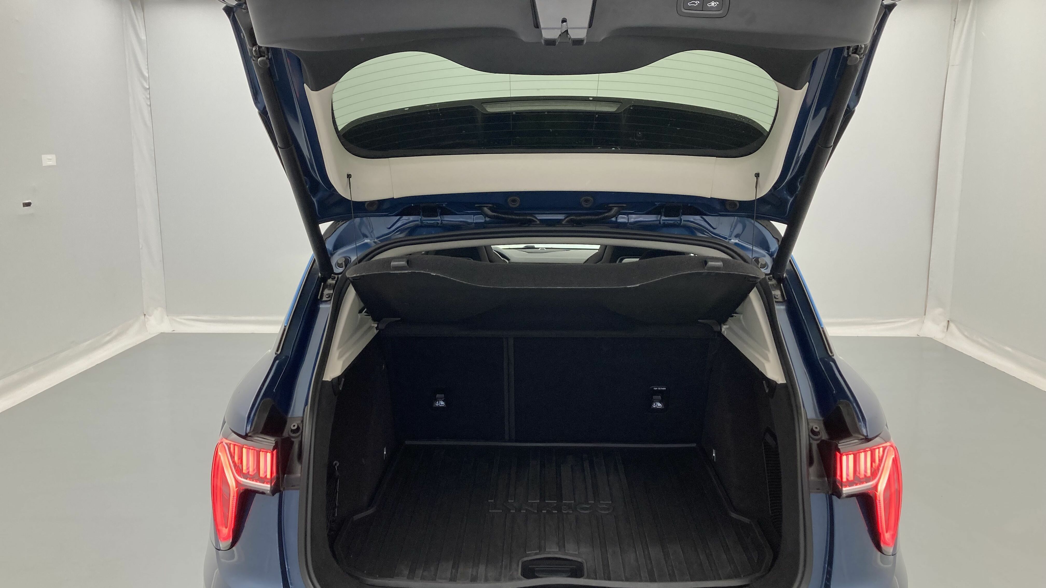 lynk&co 01 nv 1.5 PHEV 261 2022 blue 25