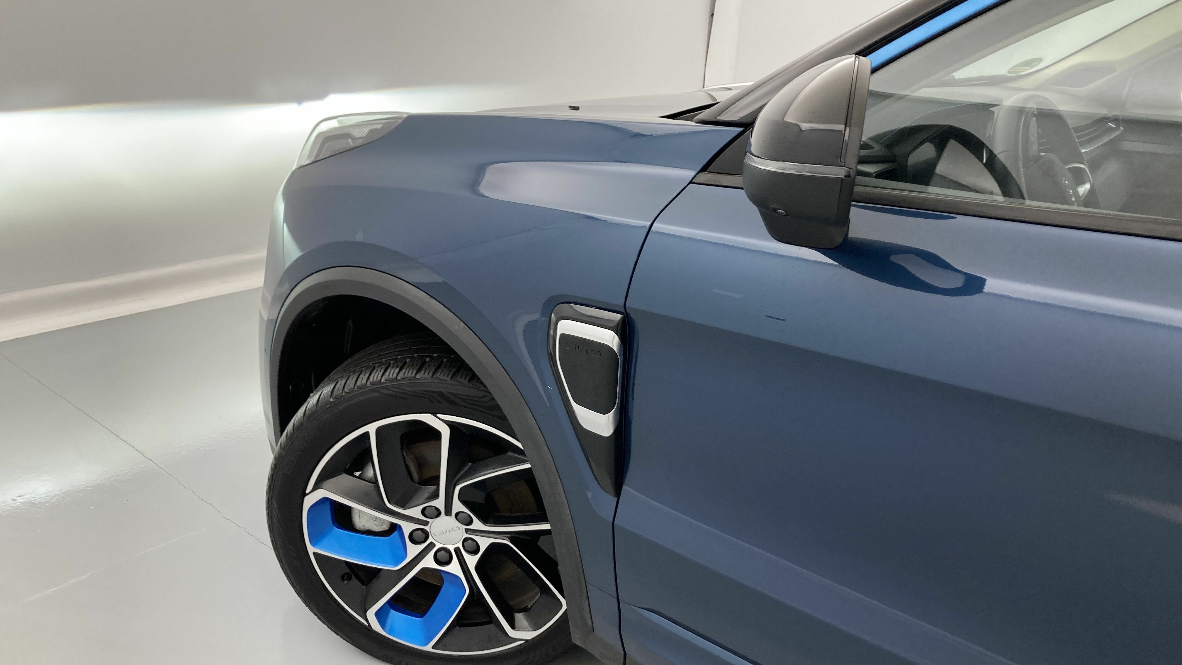 lynk&co 1 nv 1.5 PHEV 261 2022 blue 23