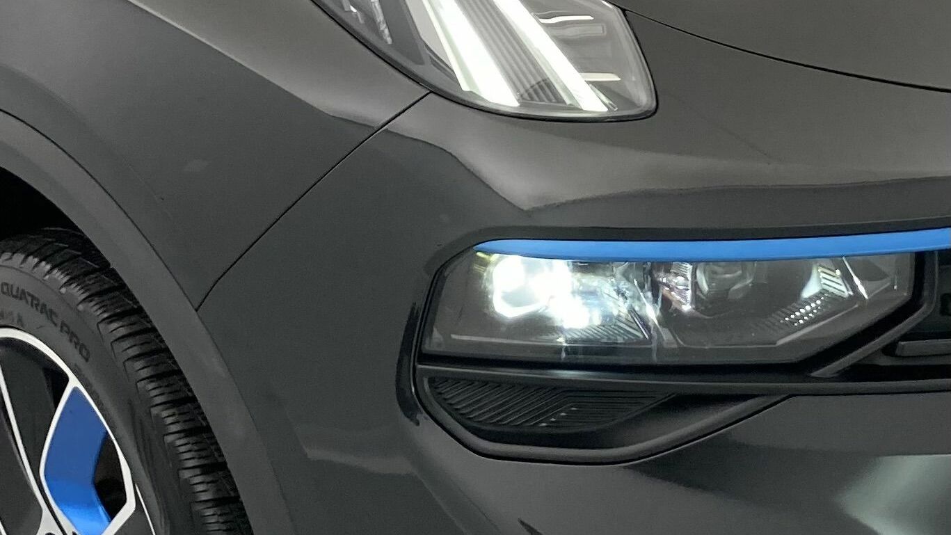 lynk&co 01 nv 1.5 PHEV 261 2022 black 24