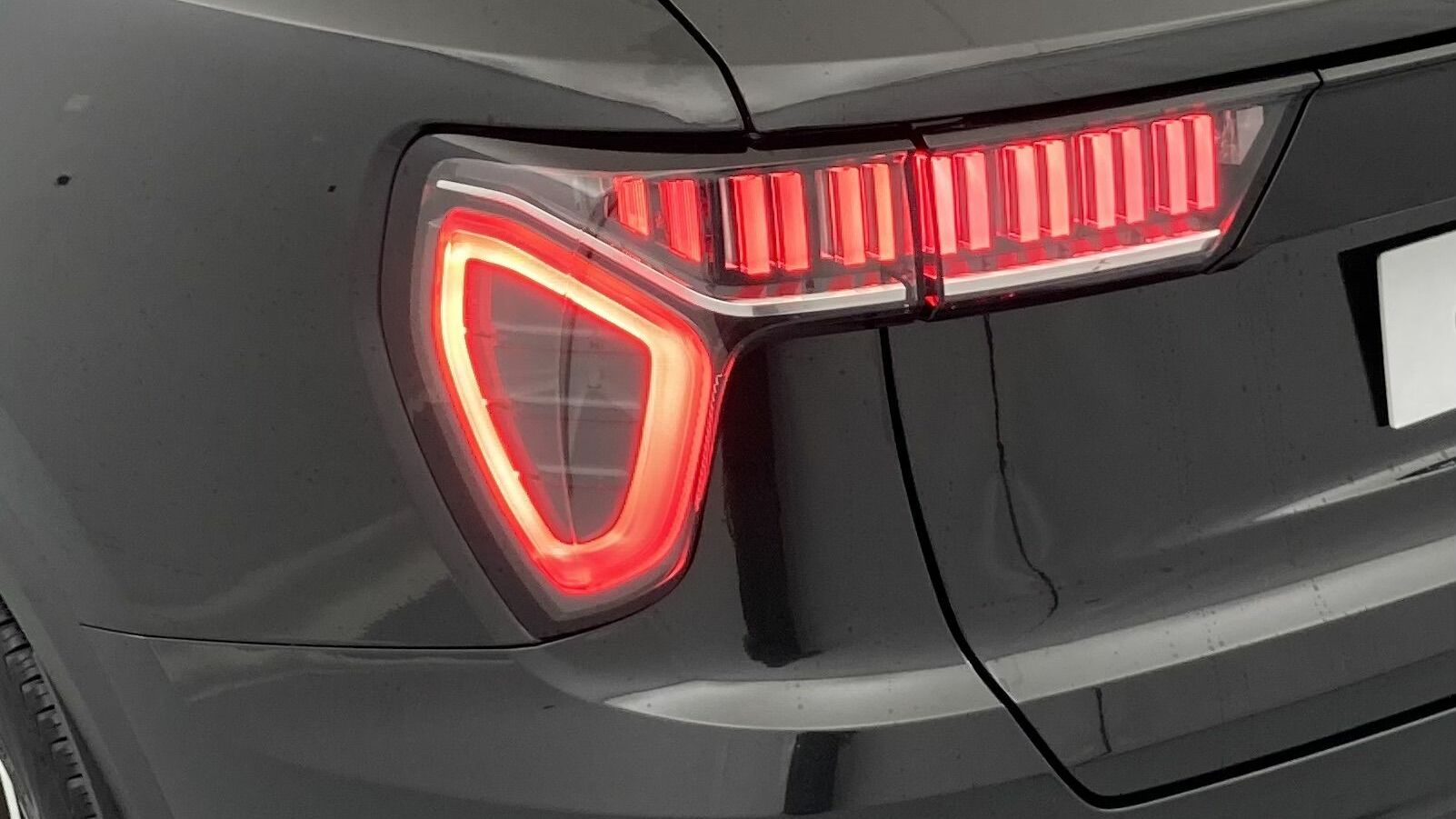 lynk&co 01 nv 1.5 PHEV 261 2022 black 25