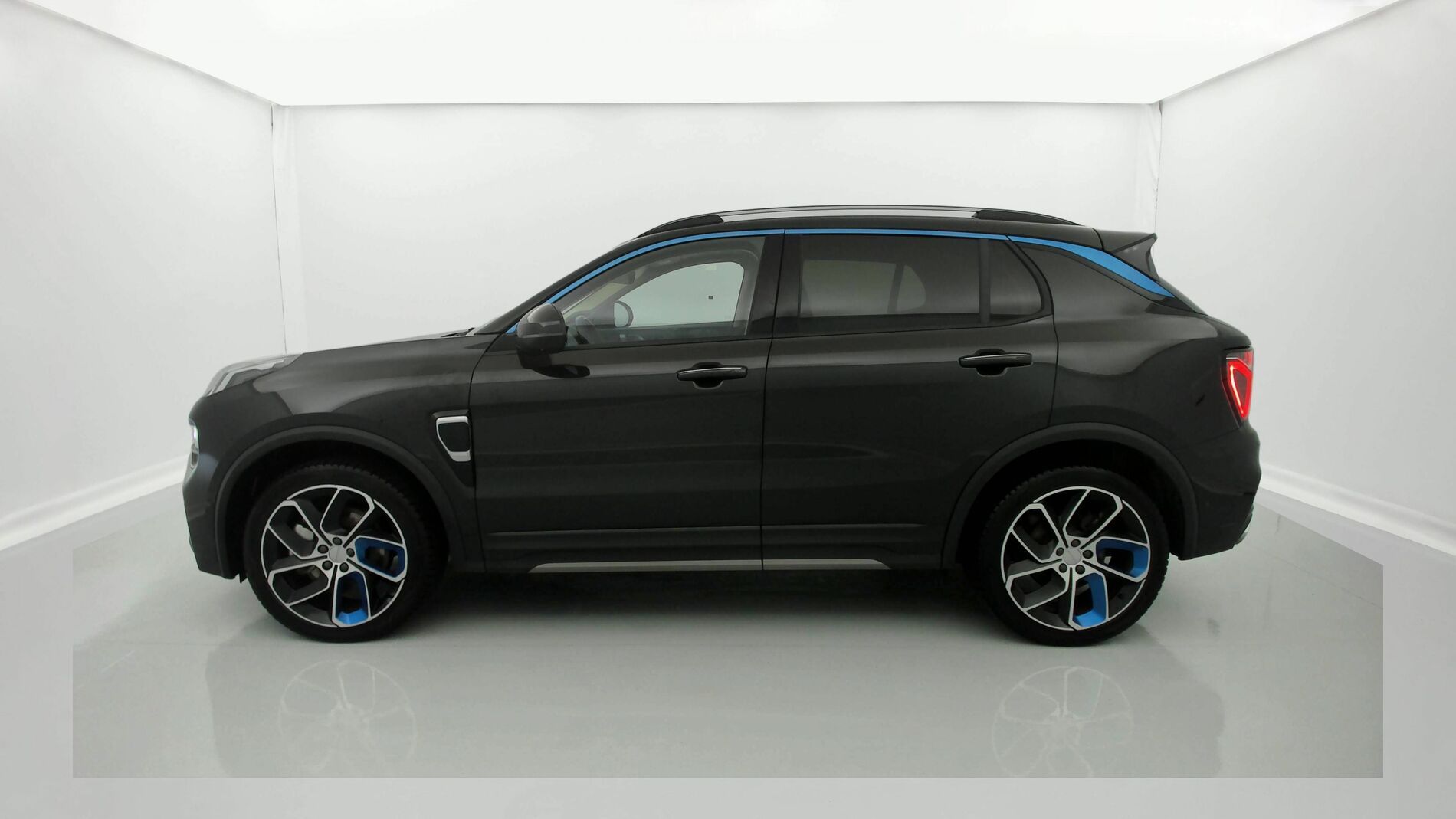lynk&co 01 nv 1.5 PHEV 261 2022 black 3