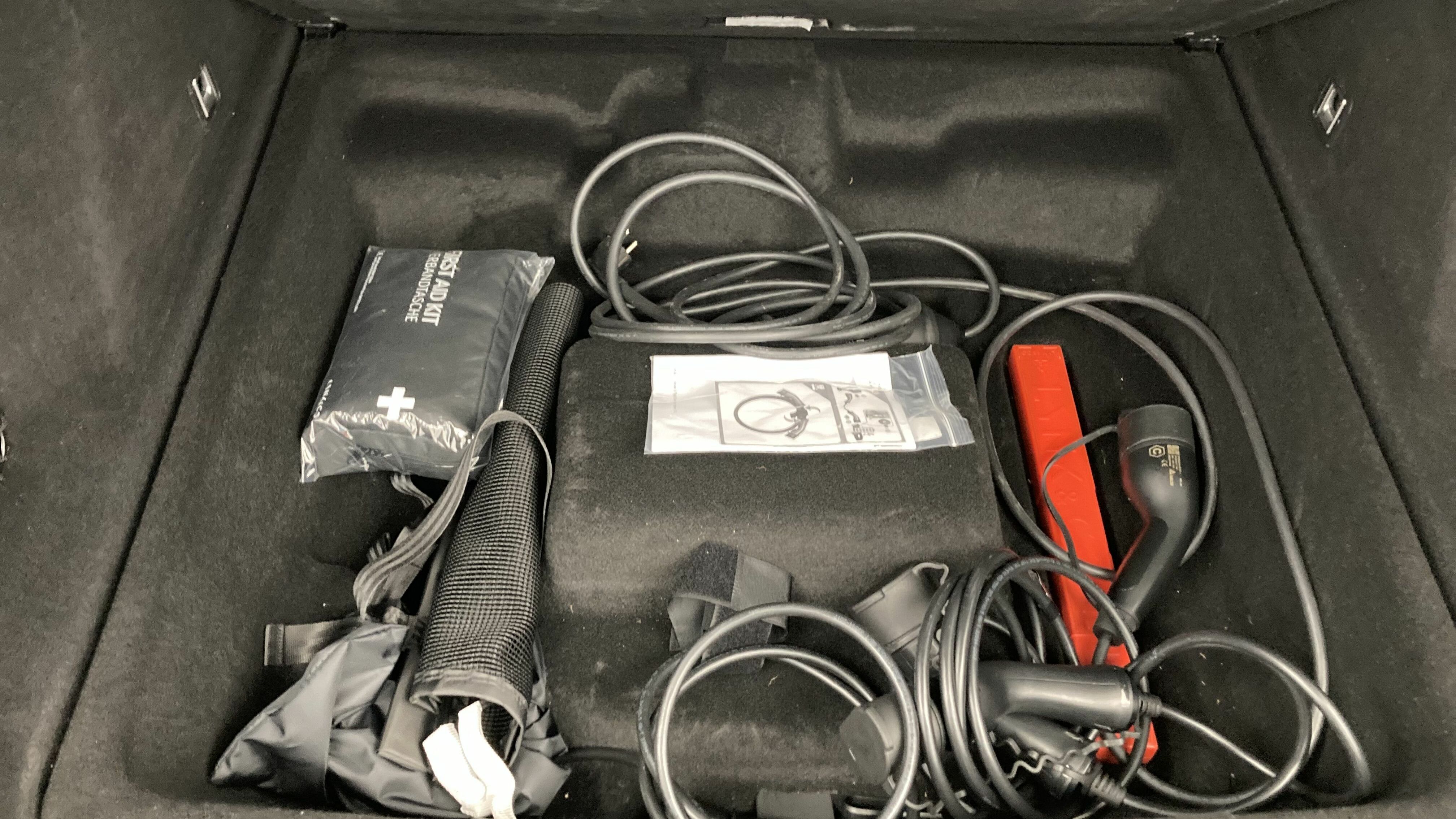 lynk&co 01 nv 1.5 PHEV 261 2022 black 24