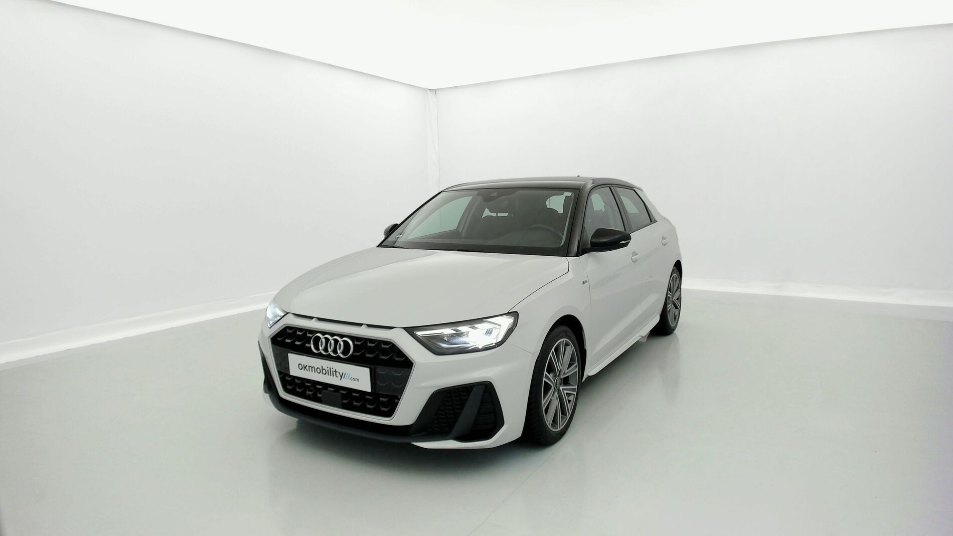 audi a1 sportback s line 30 TFSI 110 2022 gletscherweis / mythosschwarz 1