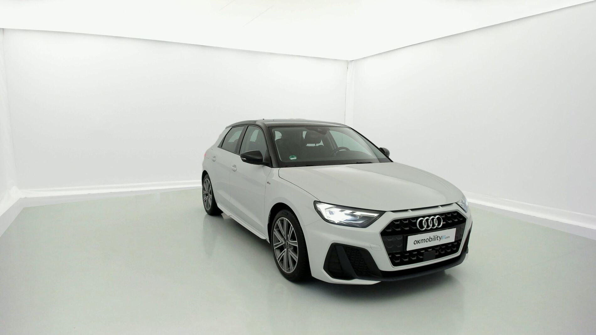 audi a1 sportback s line 30 TFSI 110 2022 gletscherweis / mythosschwarz 3