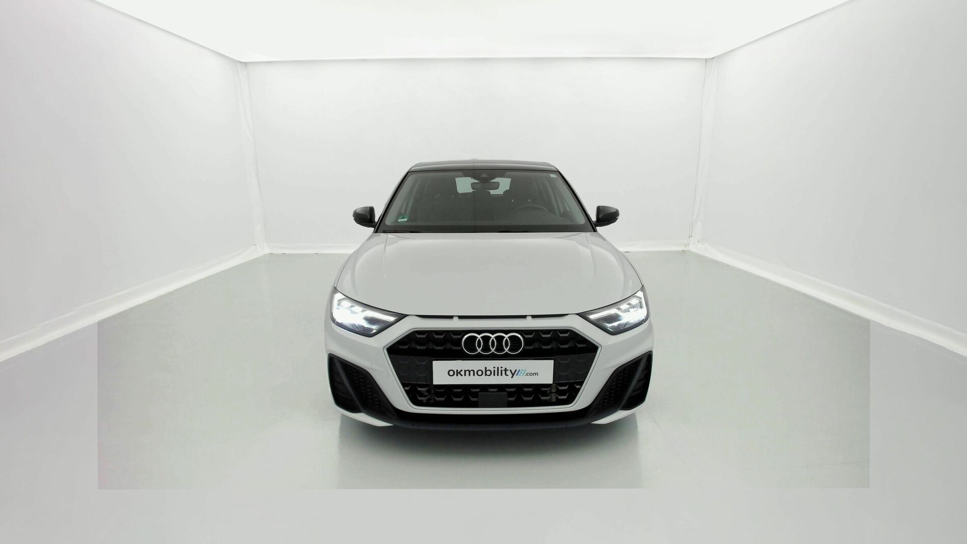 audi a1 sportback s line 30 TFSI 110 2022 gletscherweis / mythosschwarz 4