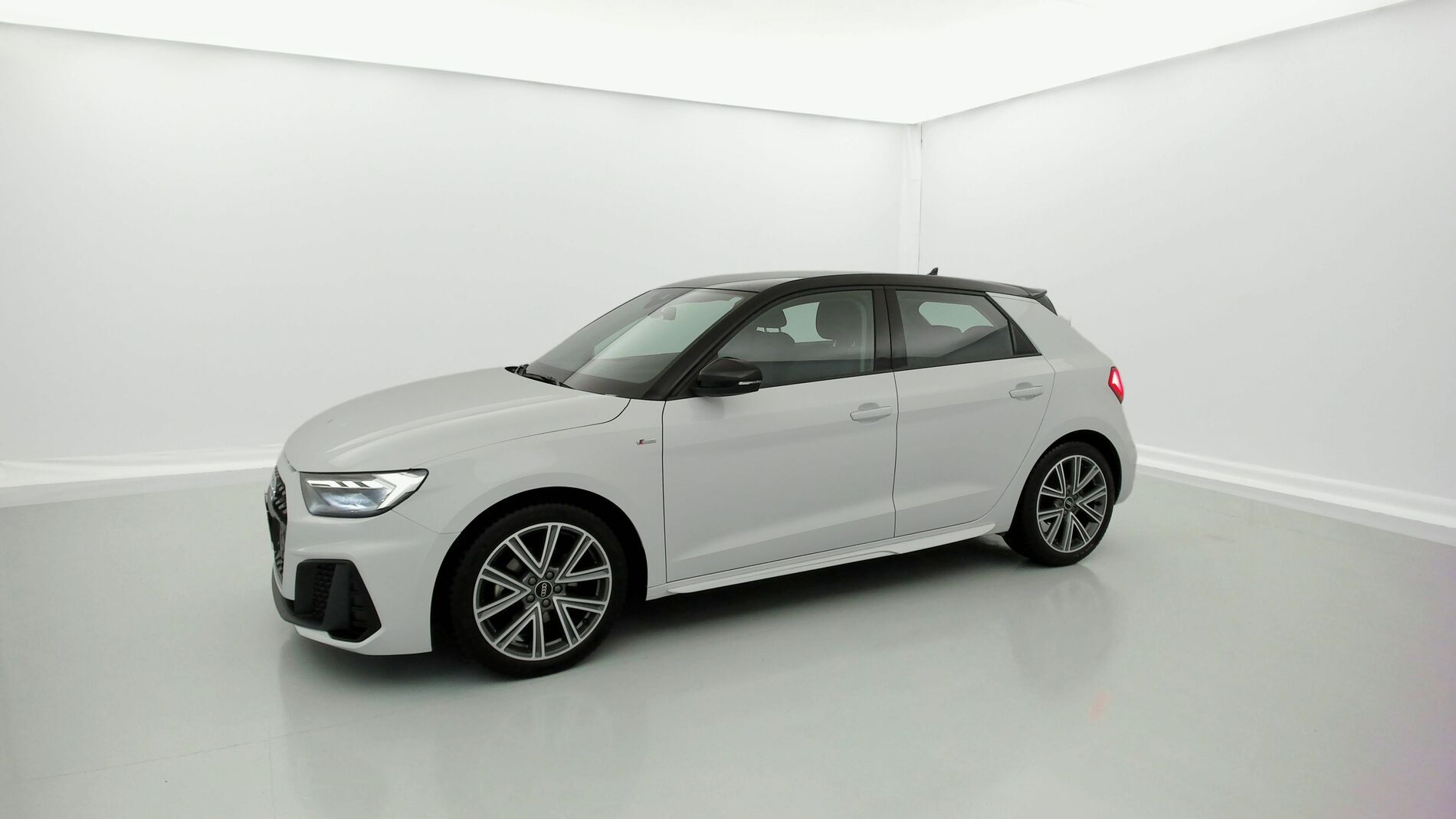 audi a1 sportback s line 30 TFSI 110 2022 gletscherweis / mythosschwarz 5