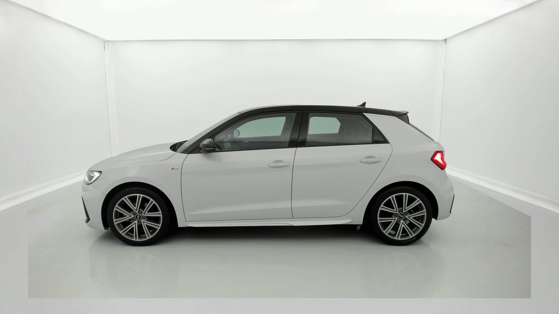 audi a1 sportback s line 30 TFSI 110 2022 gletscherweis / mythosschwarz 8