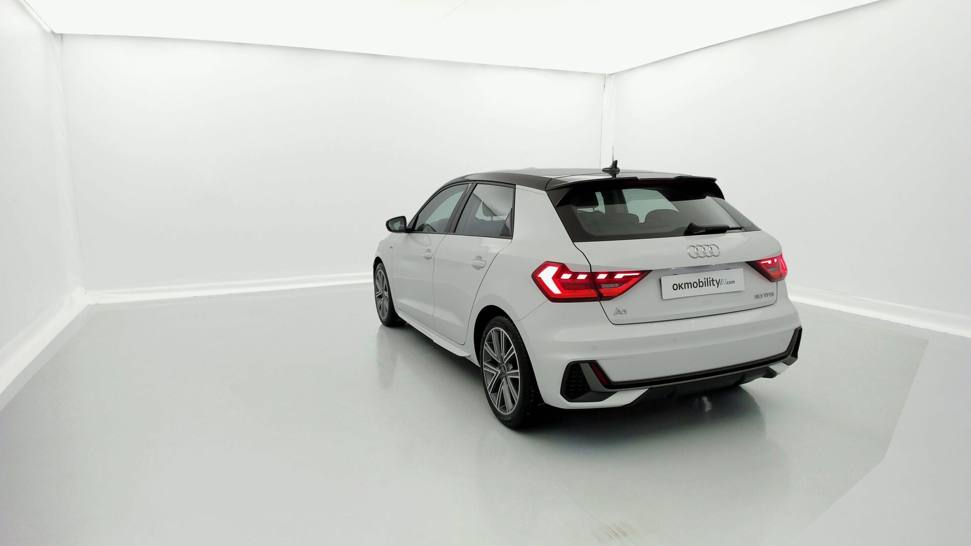 audi a1 sportback s line 30 TFSI 110 2022 gletscherweis / mythosschwarz 10