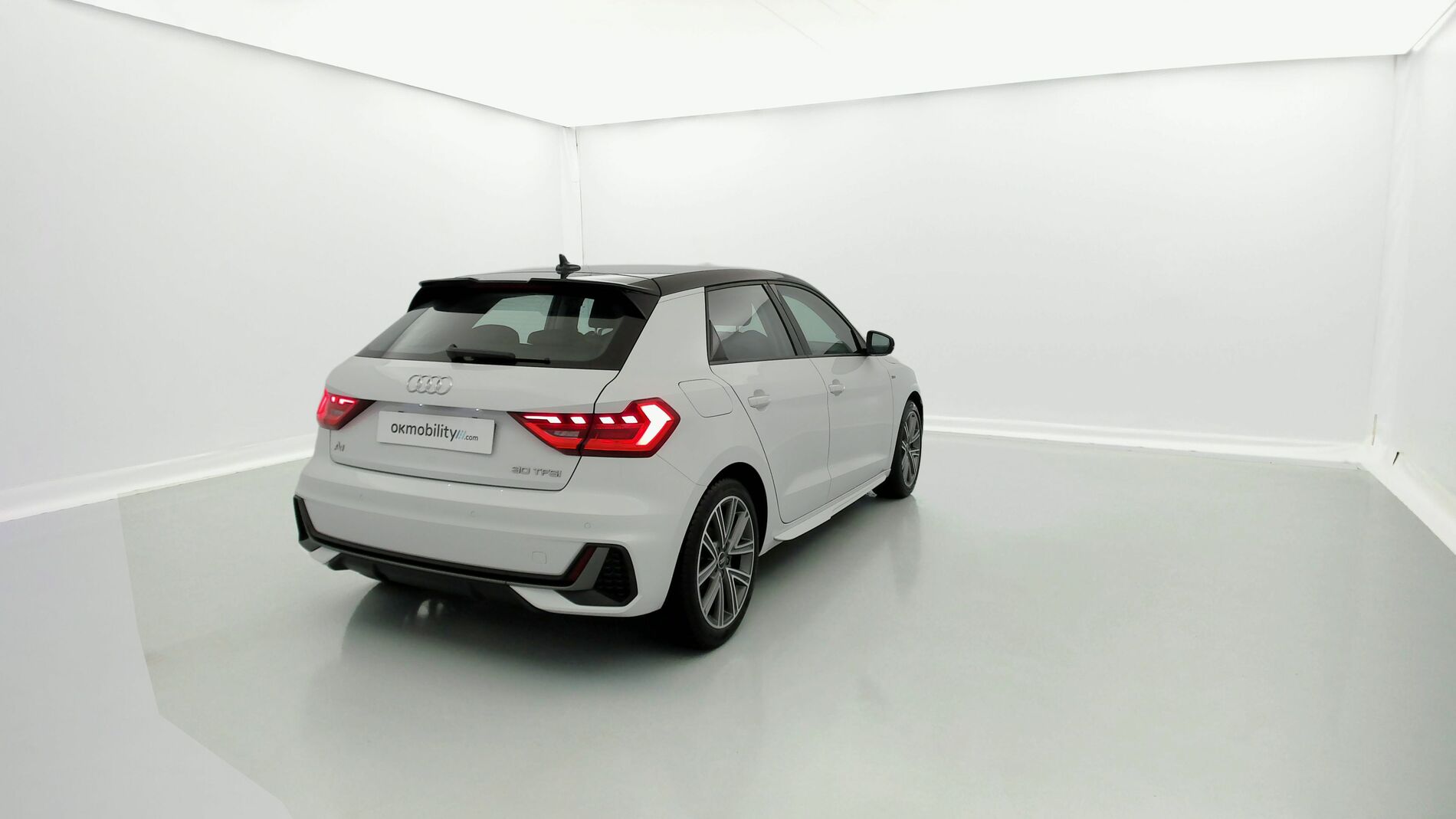 audi a1 sportback s line 30 TFSI 110 2022 gletscherweis / mythosschwarz 12