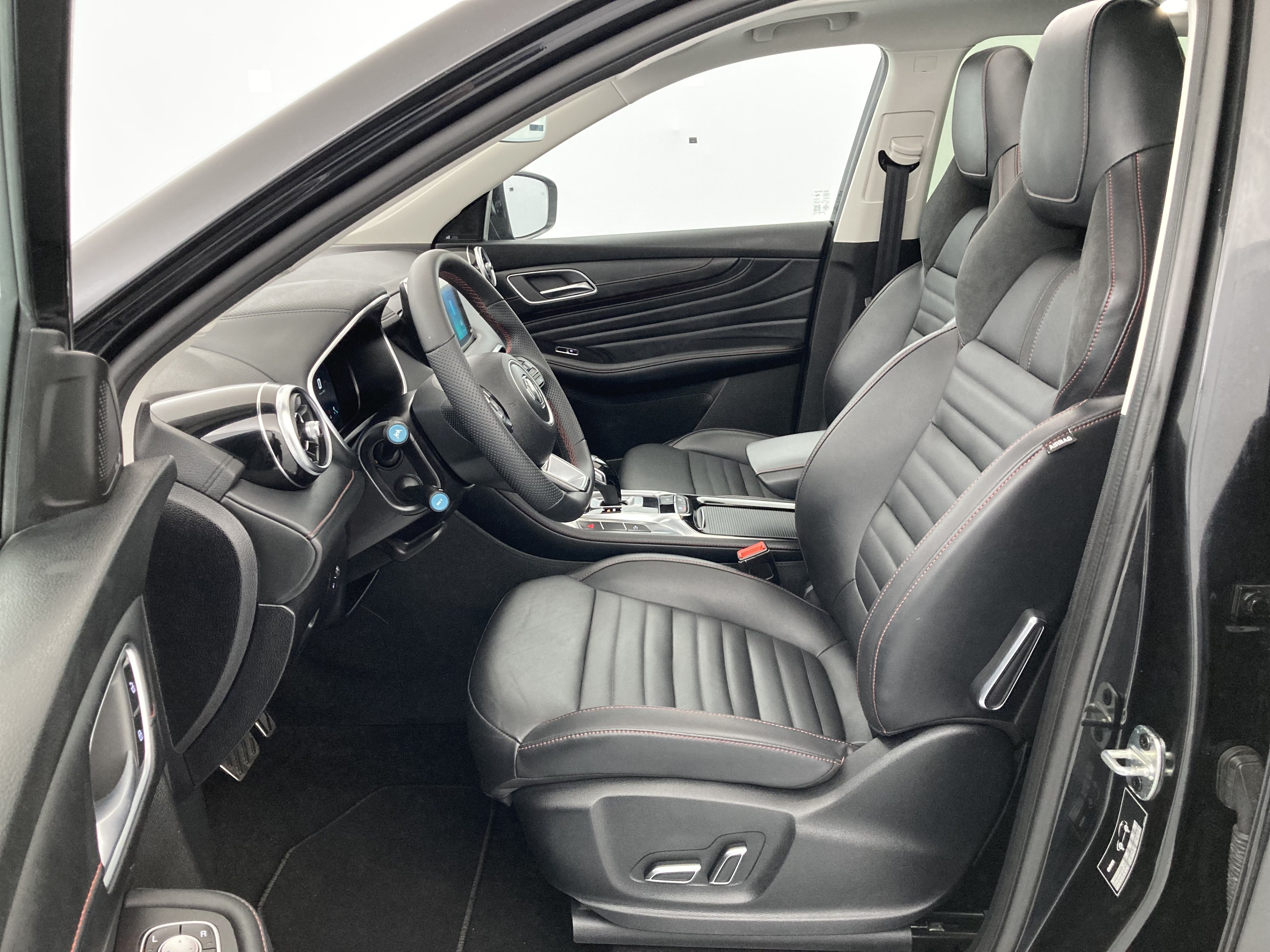 mg hs luxury 1.5 T-GDI 162 AT 2024 pebble black 19