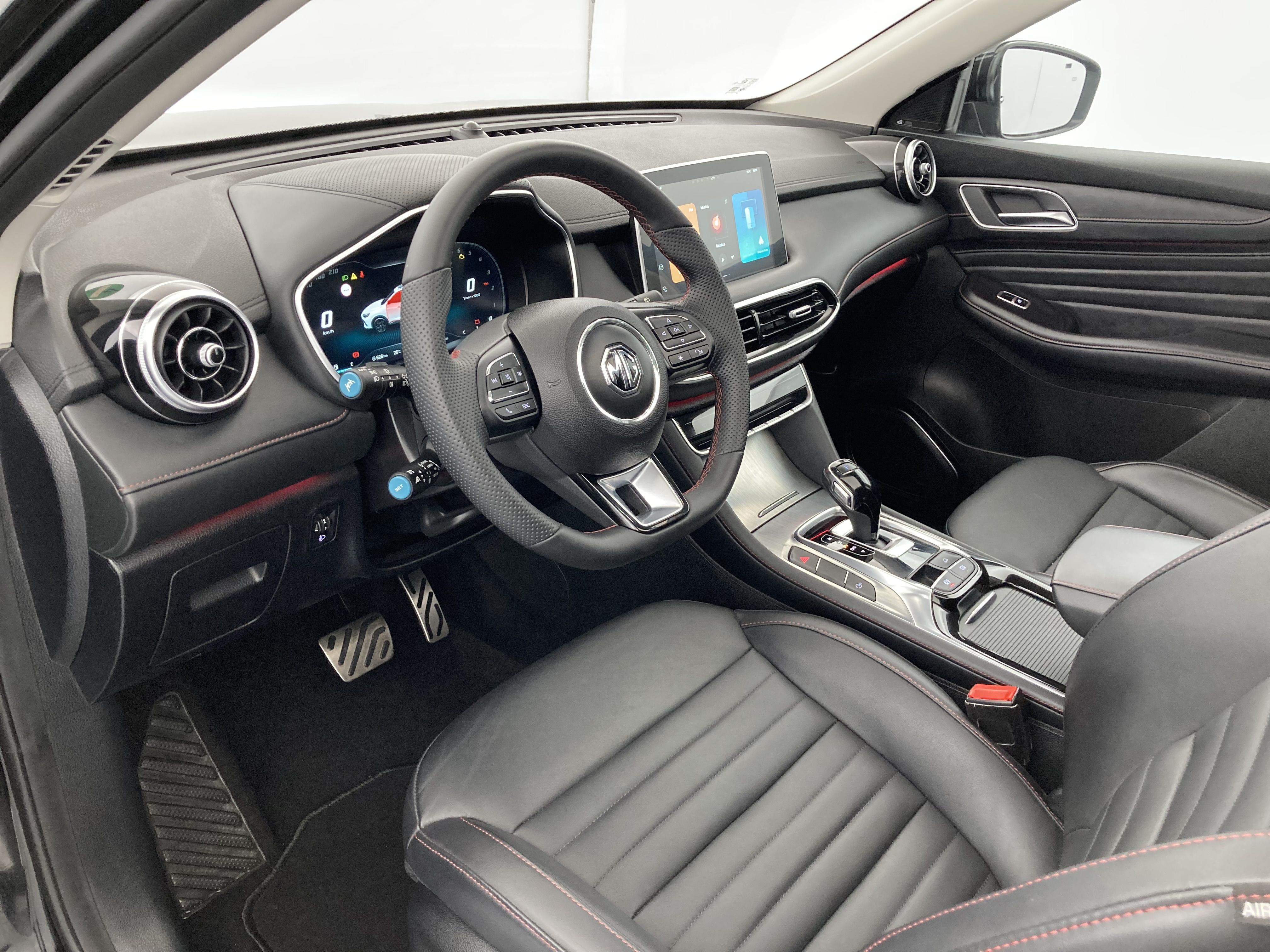 mg hs luxury 1.5 T-GDI 162 AT 2024 pebble black 20