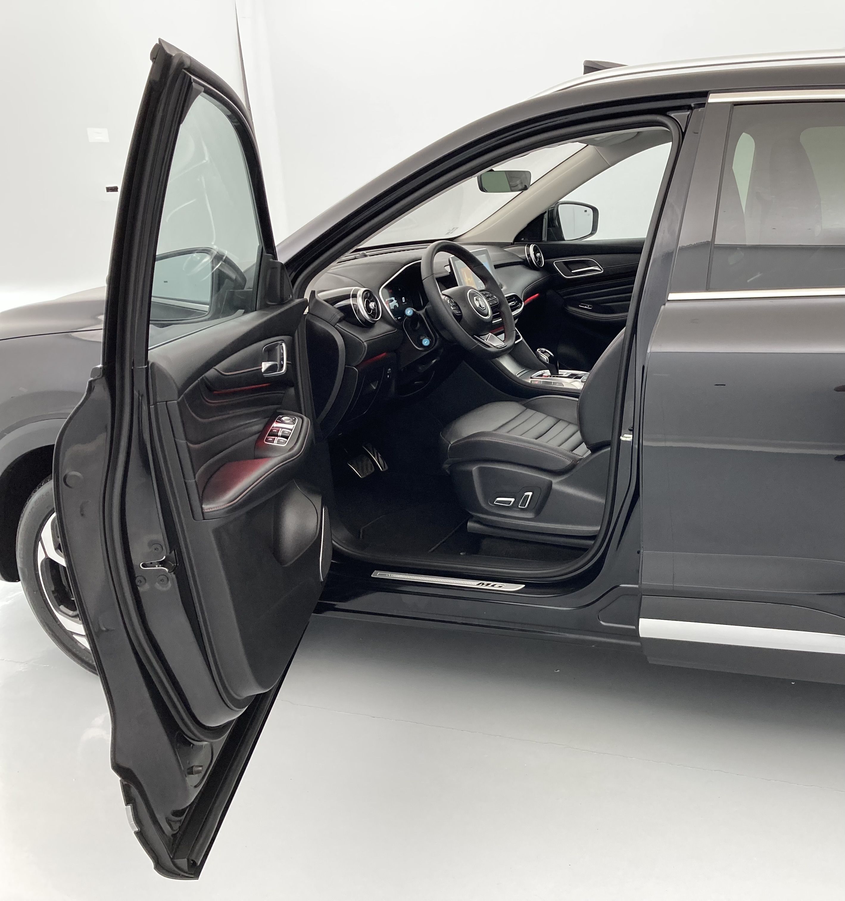 mg hs luxury 1.5 T-GDI 162 AT 2024 pebble black 21