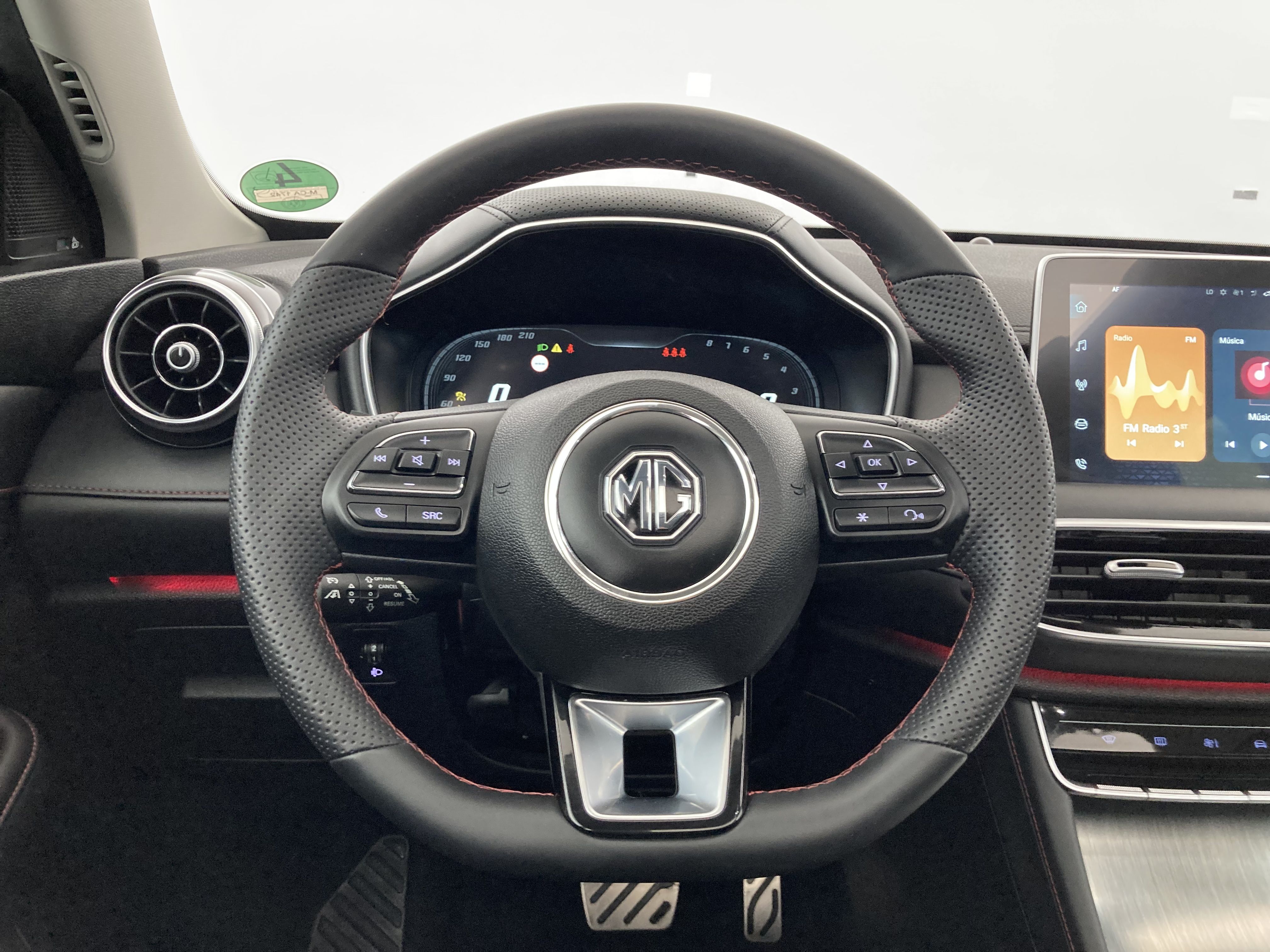 mg hs luxury 1.5 T-GDI 162 AT 2024 pebble black 22