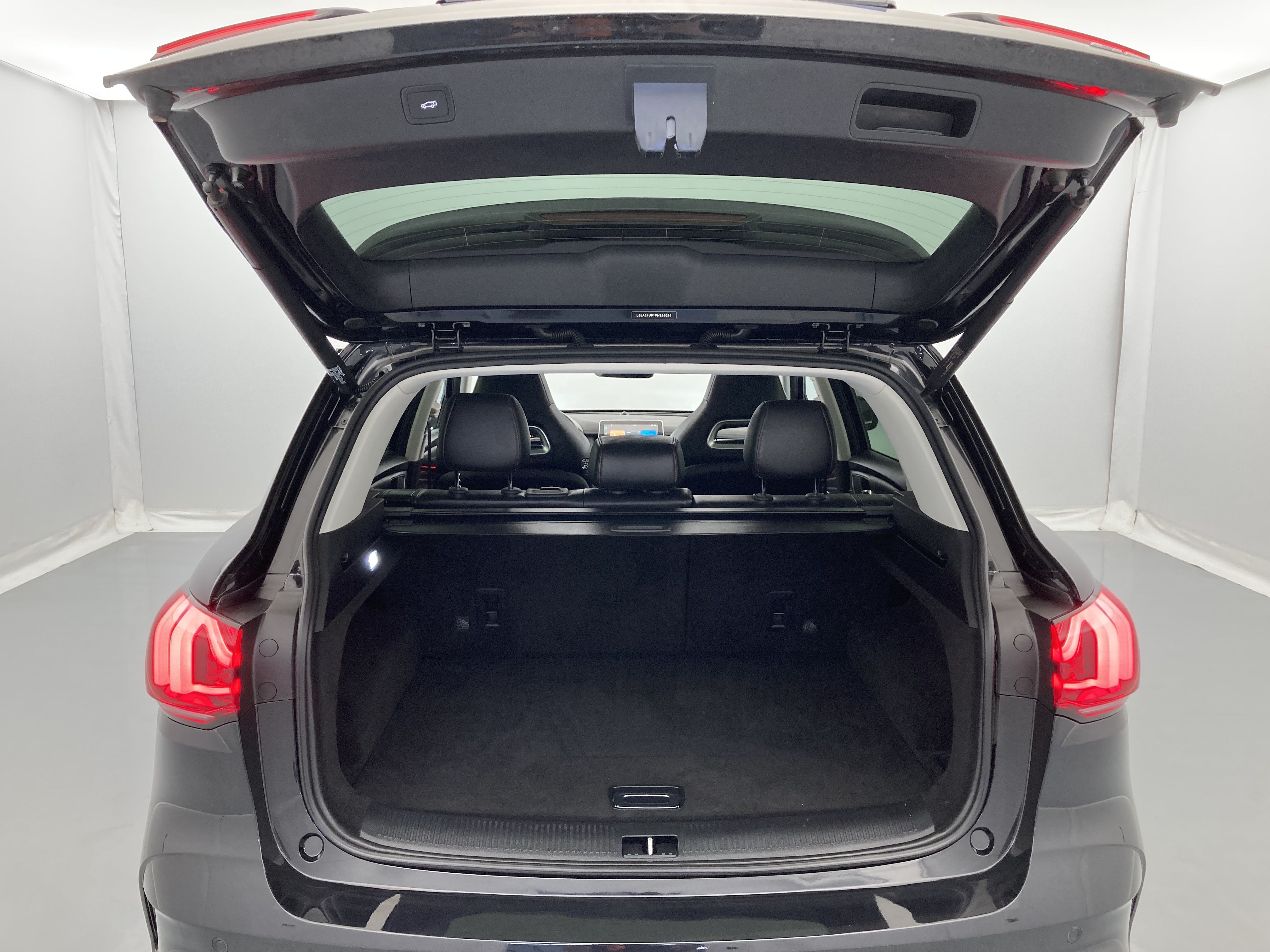 mg hs luxury 1.5 T-GDI 162 AT 2024 pebble black 24