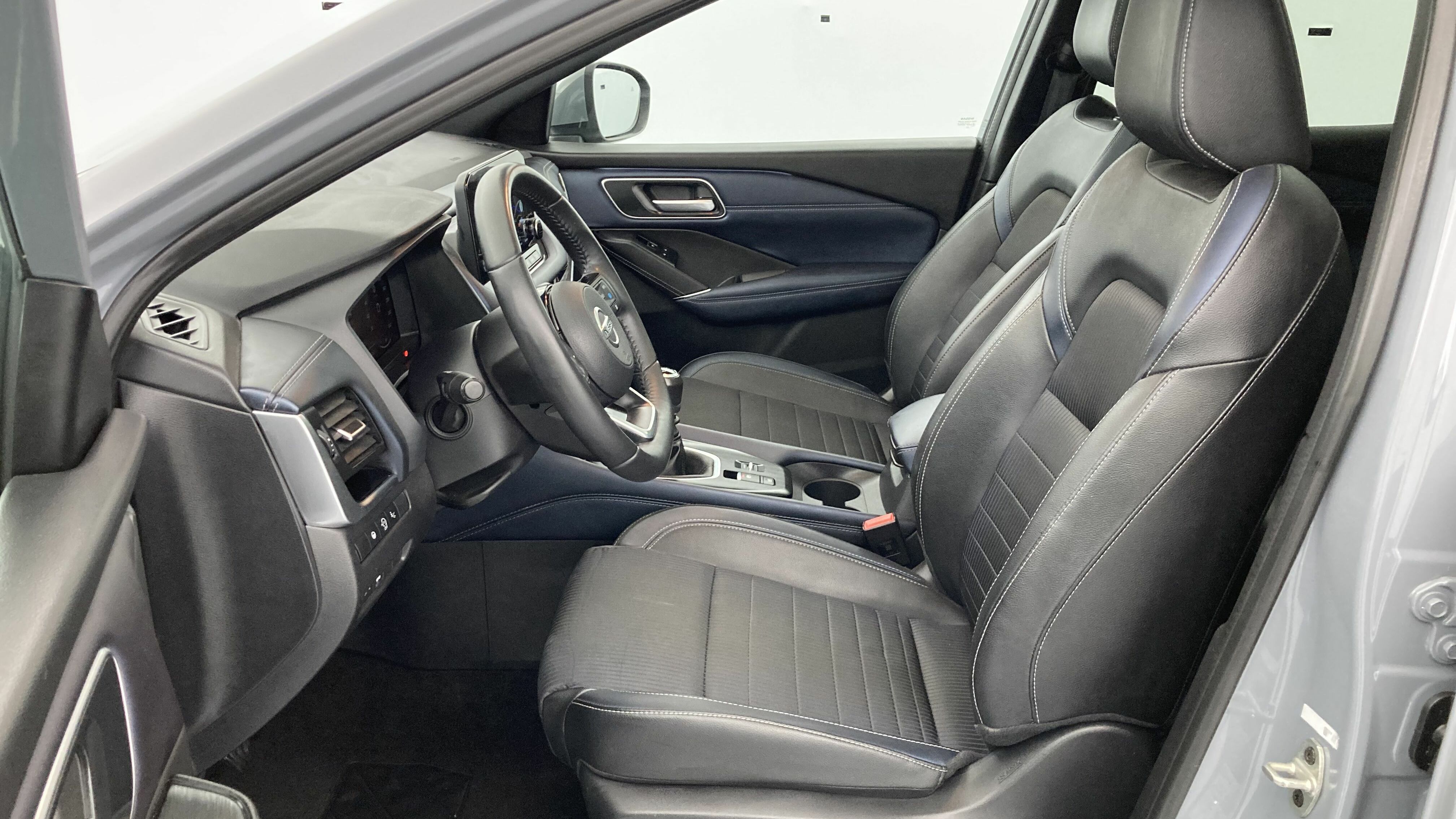 nissan qashqai tekna 1.3 DIG-T 140 MHEV 2022 grey 15