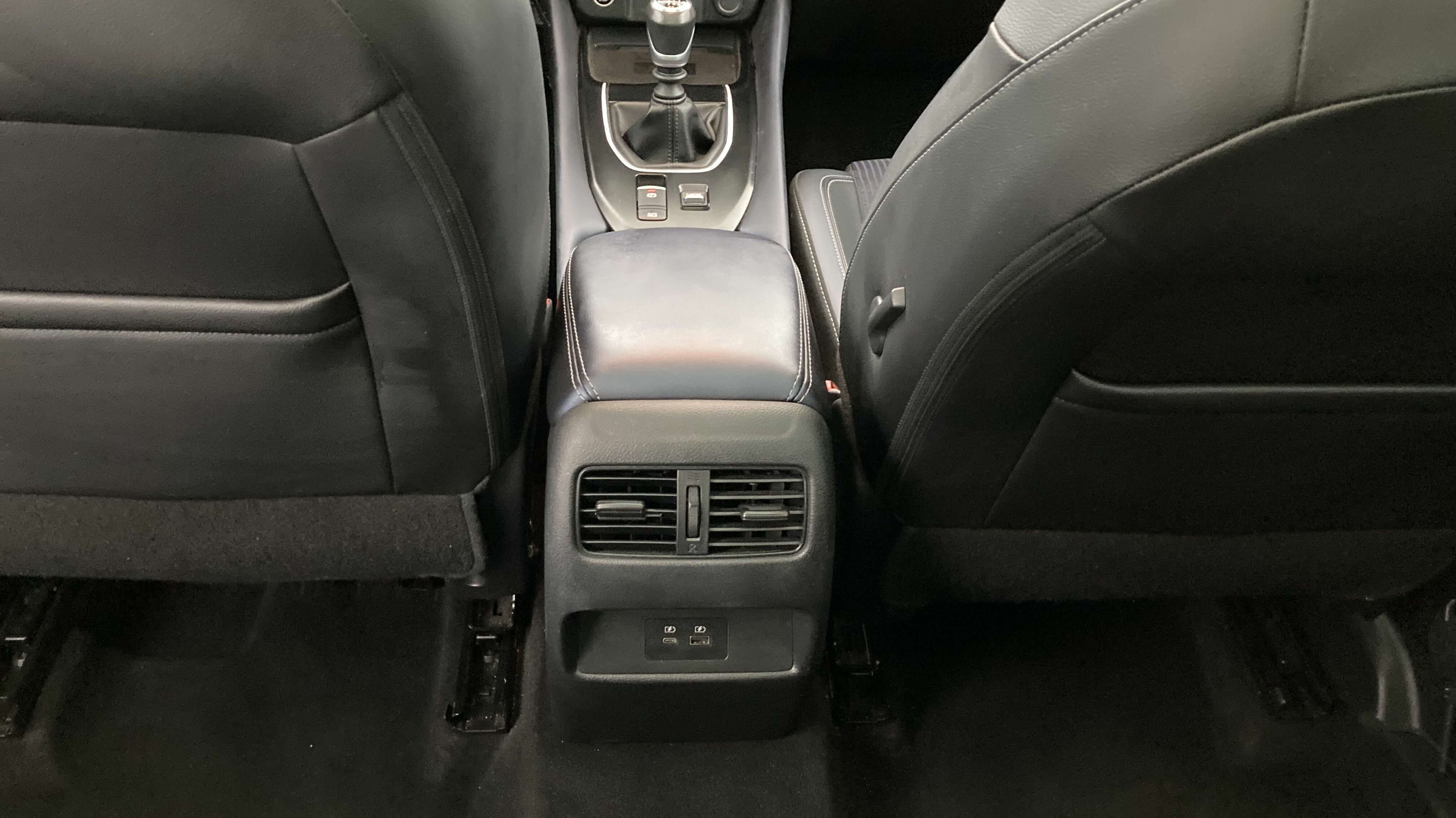 nissan qashqai tekna 1.3 DIG-T 140 MHEV 2022 grey 22