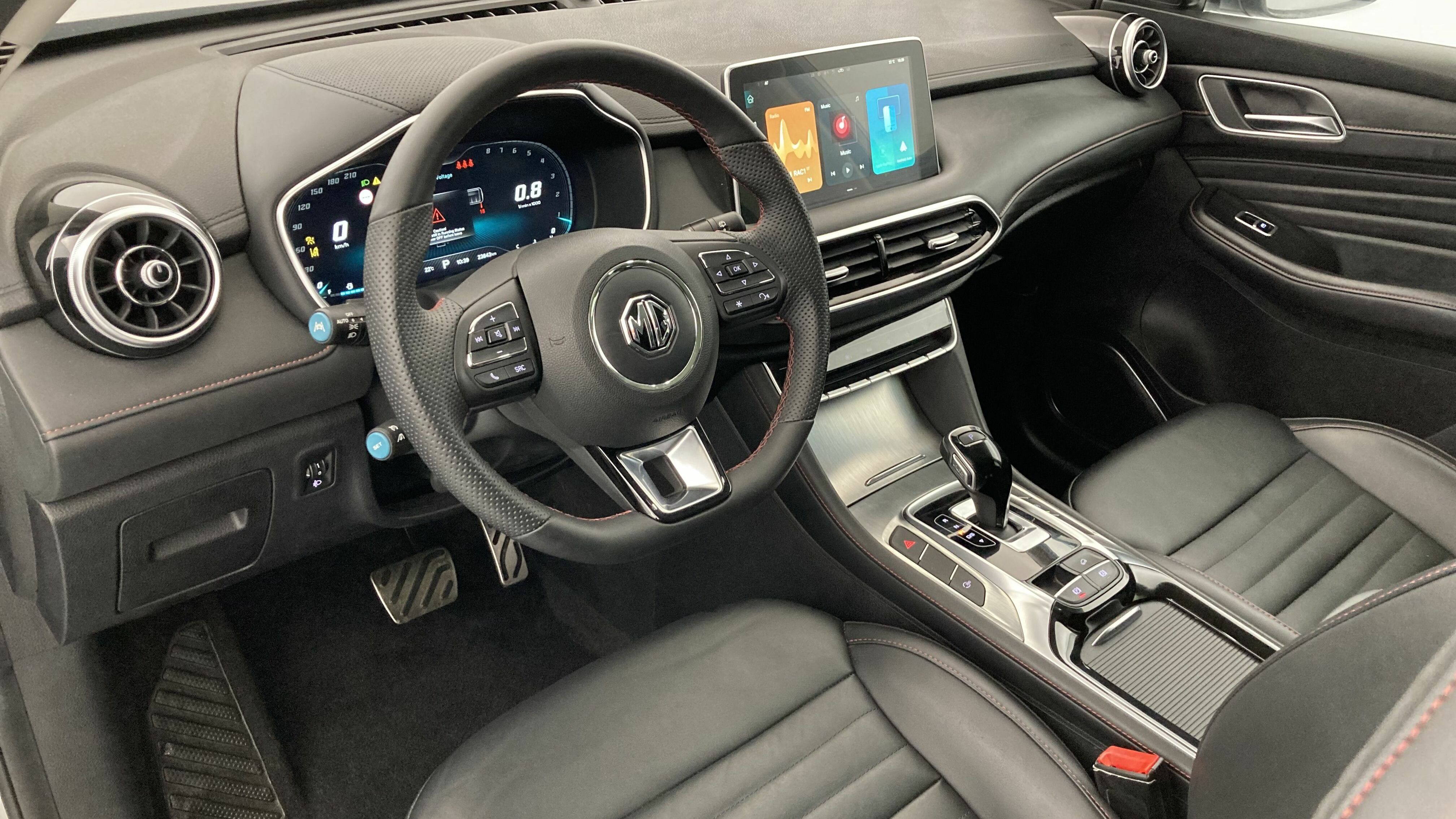 mg hs luxury 1.5 T-GDI 162 AT 2024 medal silver 16