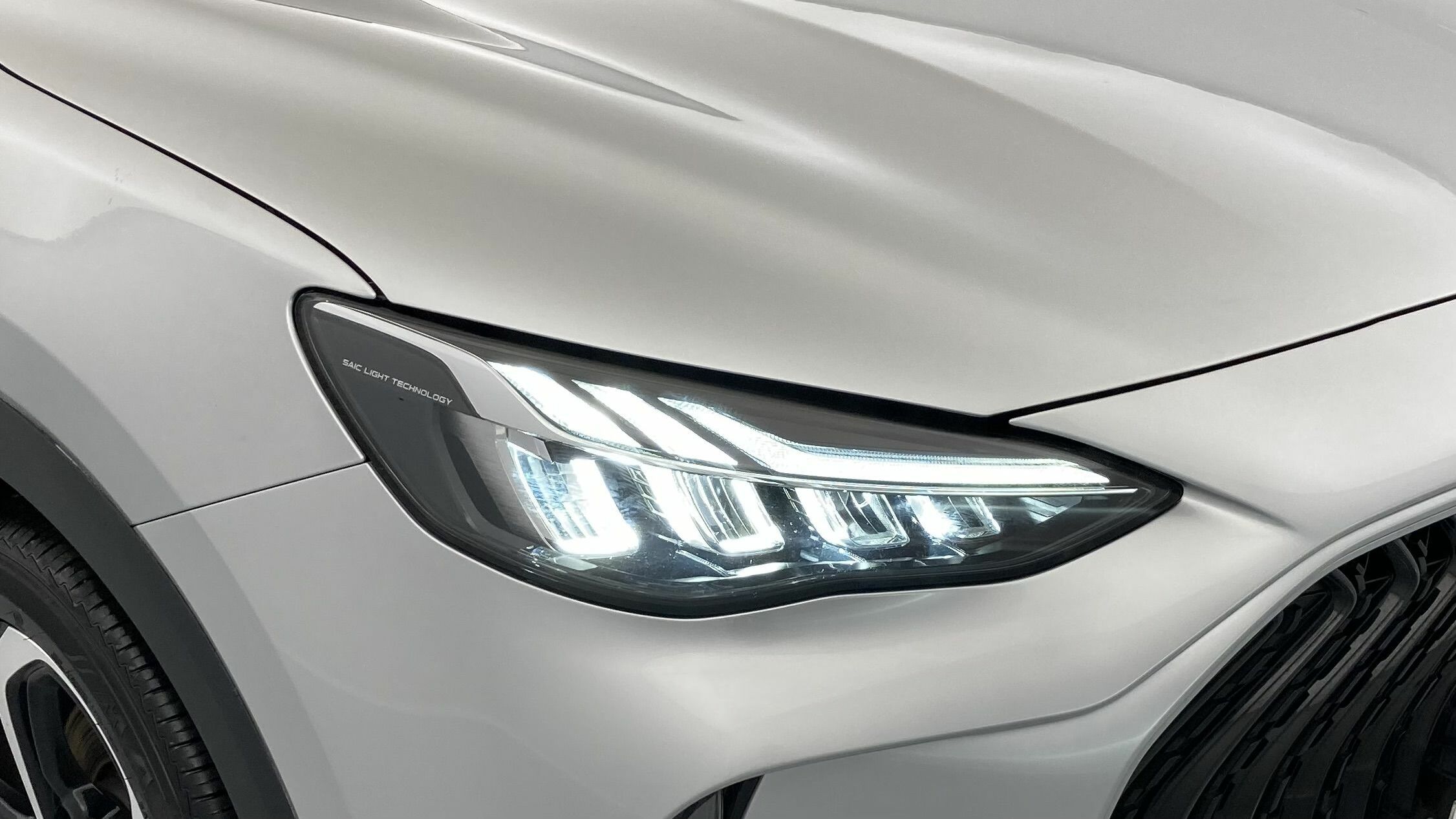 mg hs luxury 1.5 T-GDI 162 AT 2024 medal silver 30