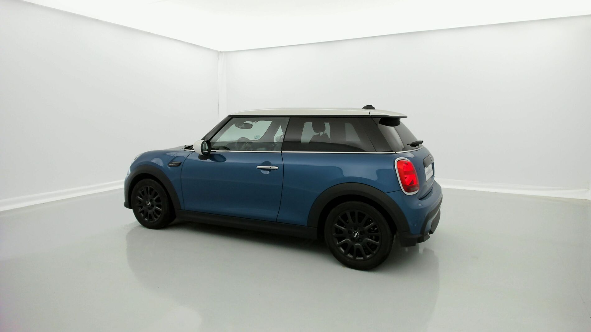 mini mini 3 puertas cooper 1.5 136CV STEPTRONIC 2023 island blue / blanco 4